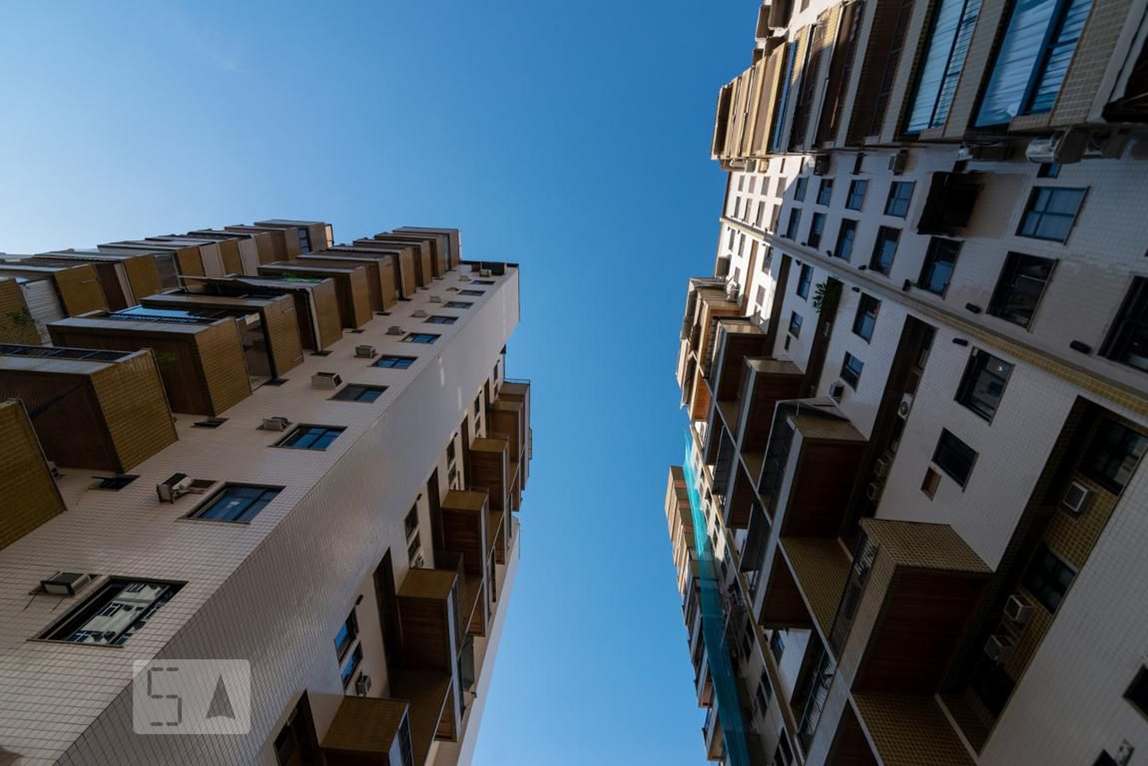 Fachada do Condomínio Edifício Maison Camille Claudel