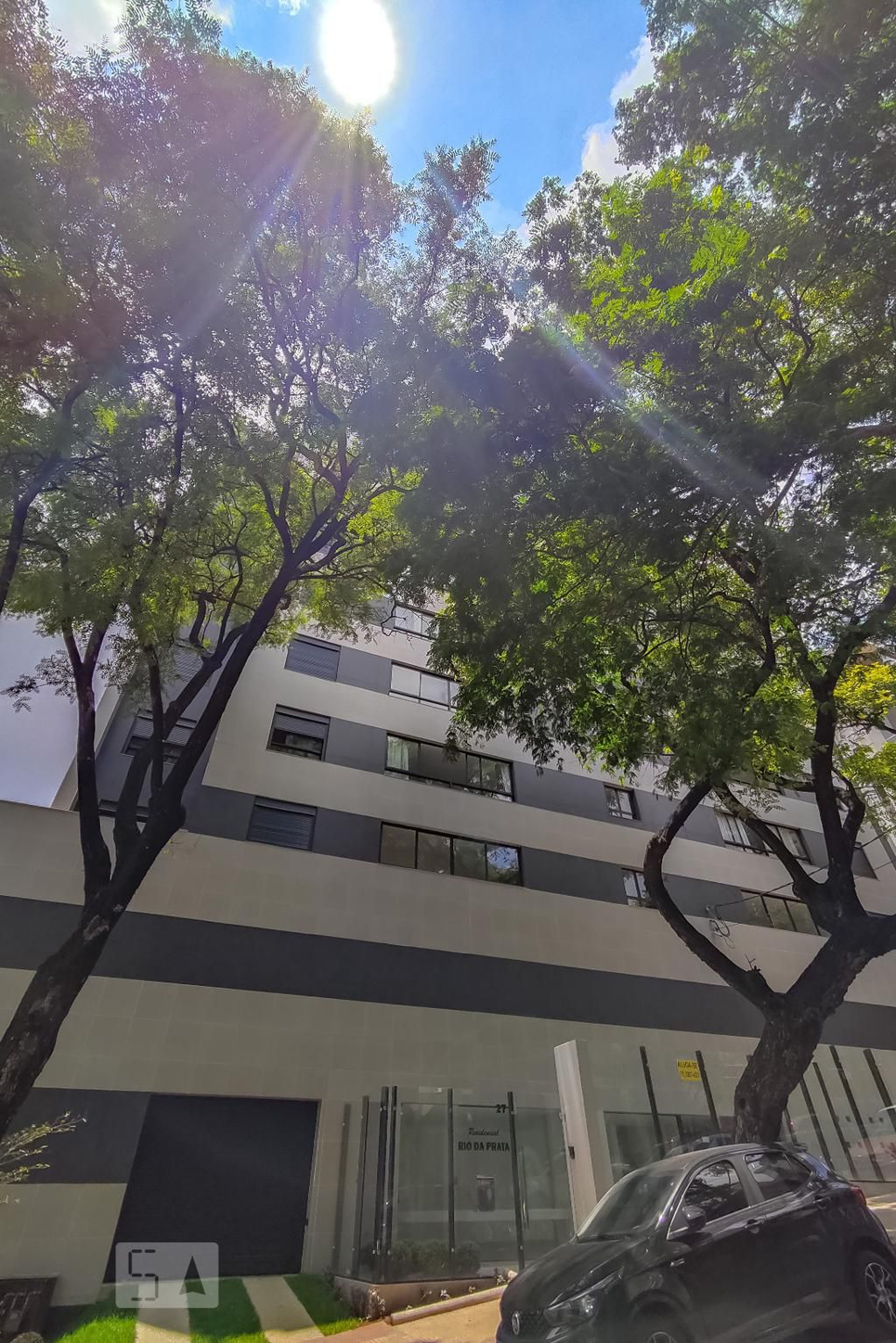 Fachada Condomínio em Rua das Verbenas, 27