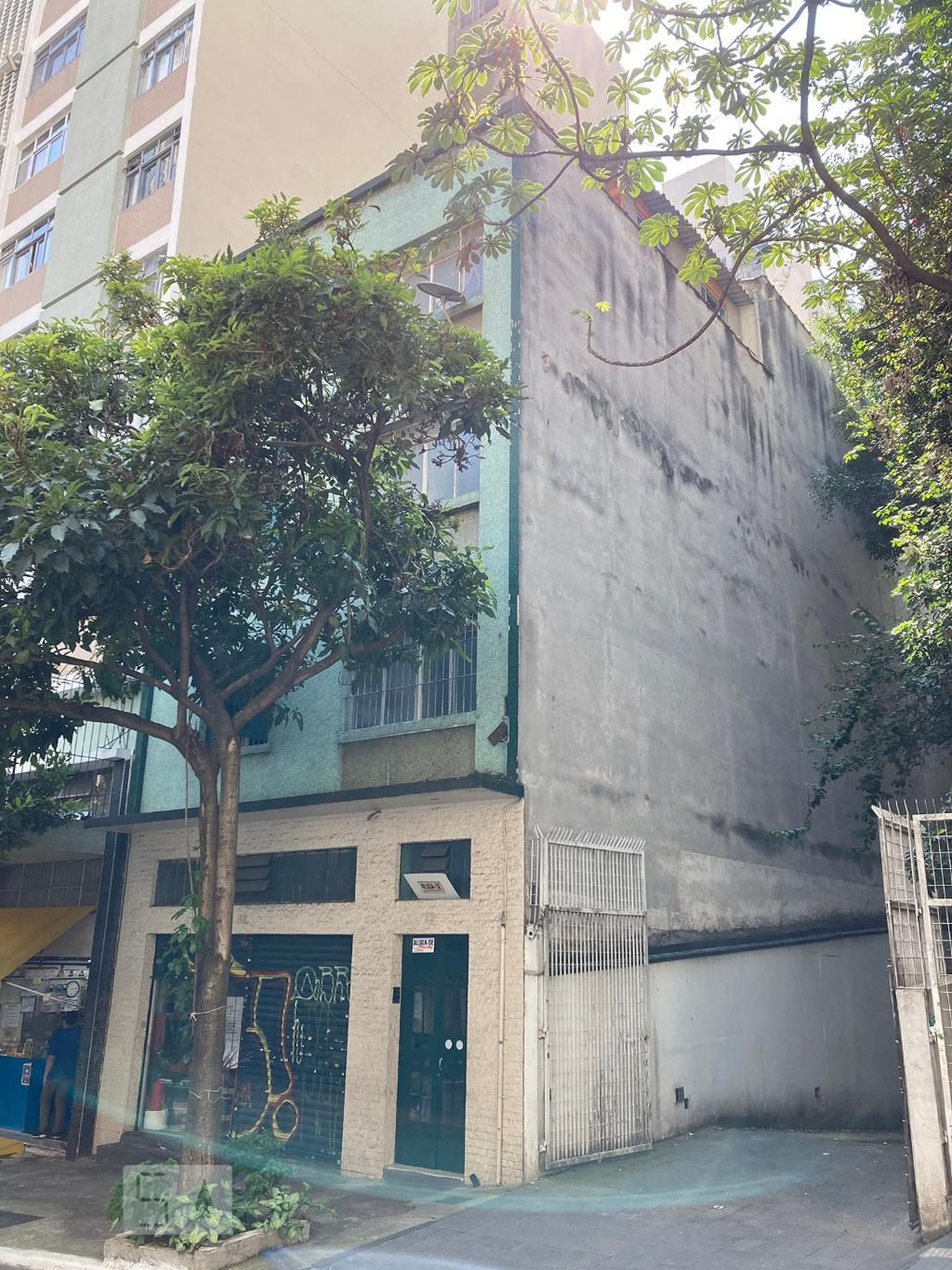 Fachada Condomínio em Rua Francisca Miquelina, 89