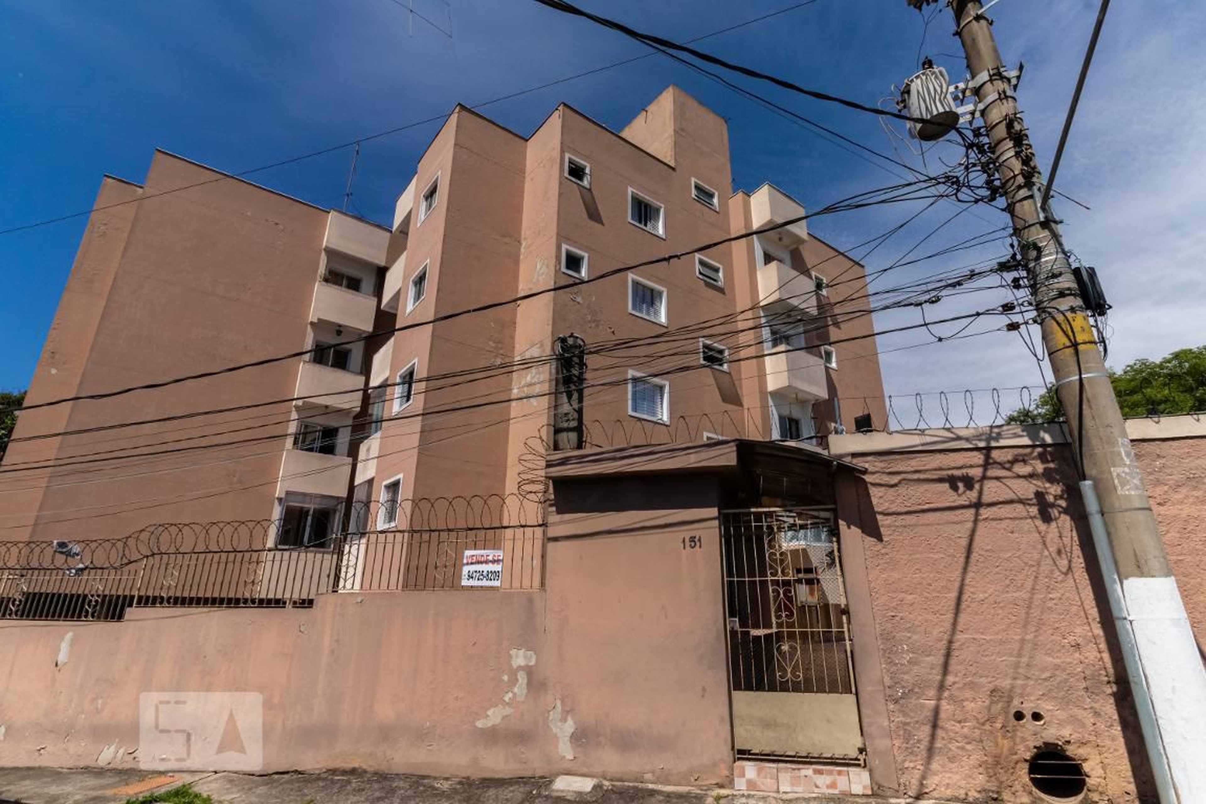 Fachada do Condomínio Condomínio Satelite