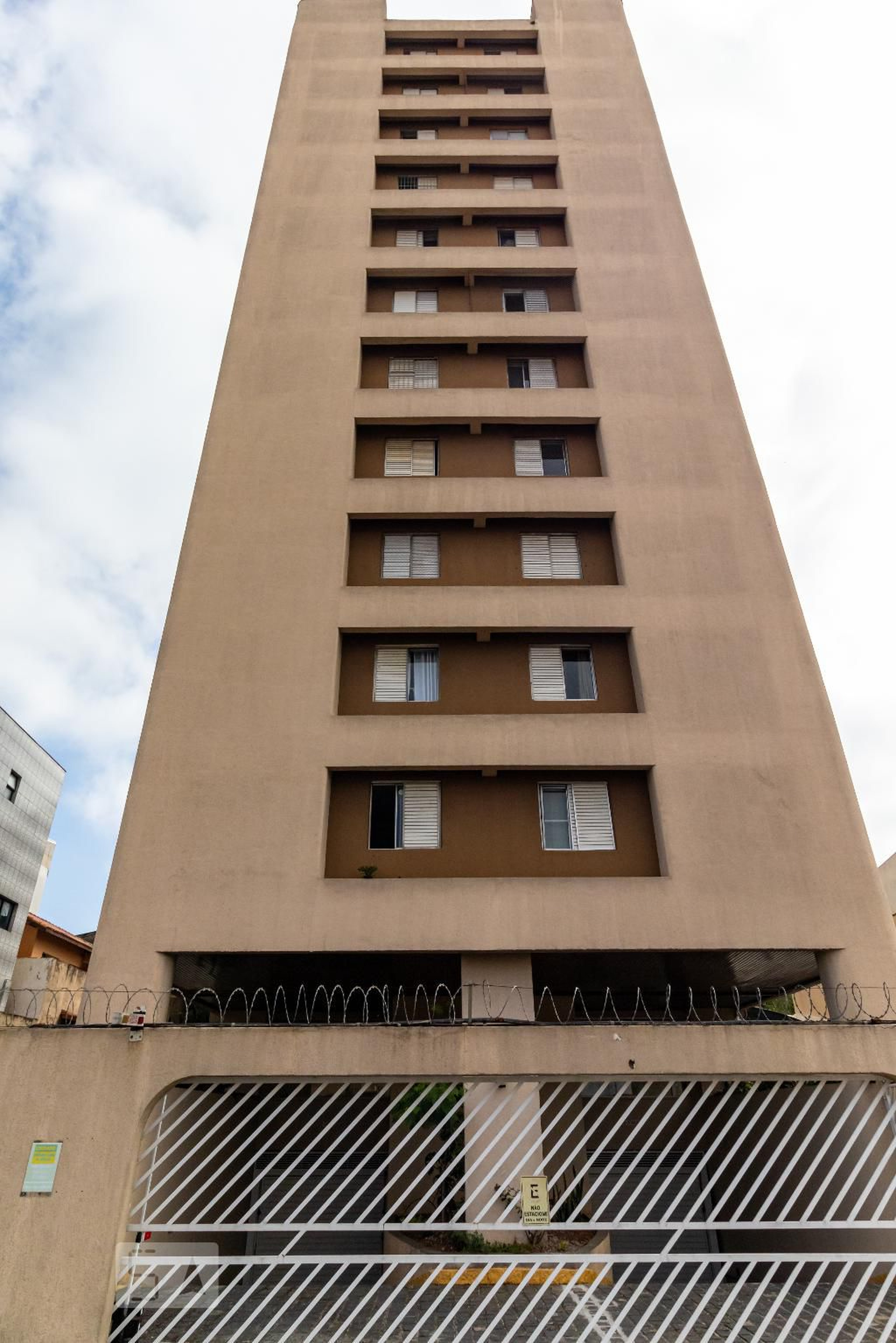 Fachada do Condomínio Edifício Azaléa