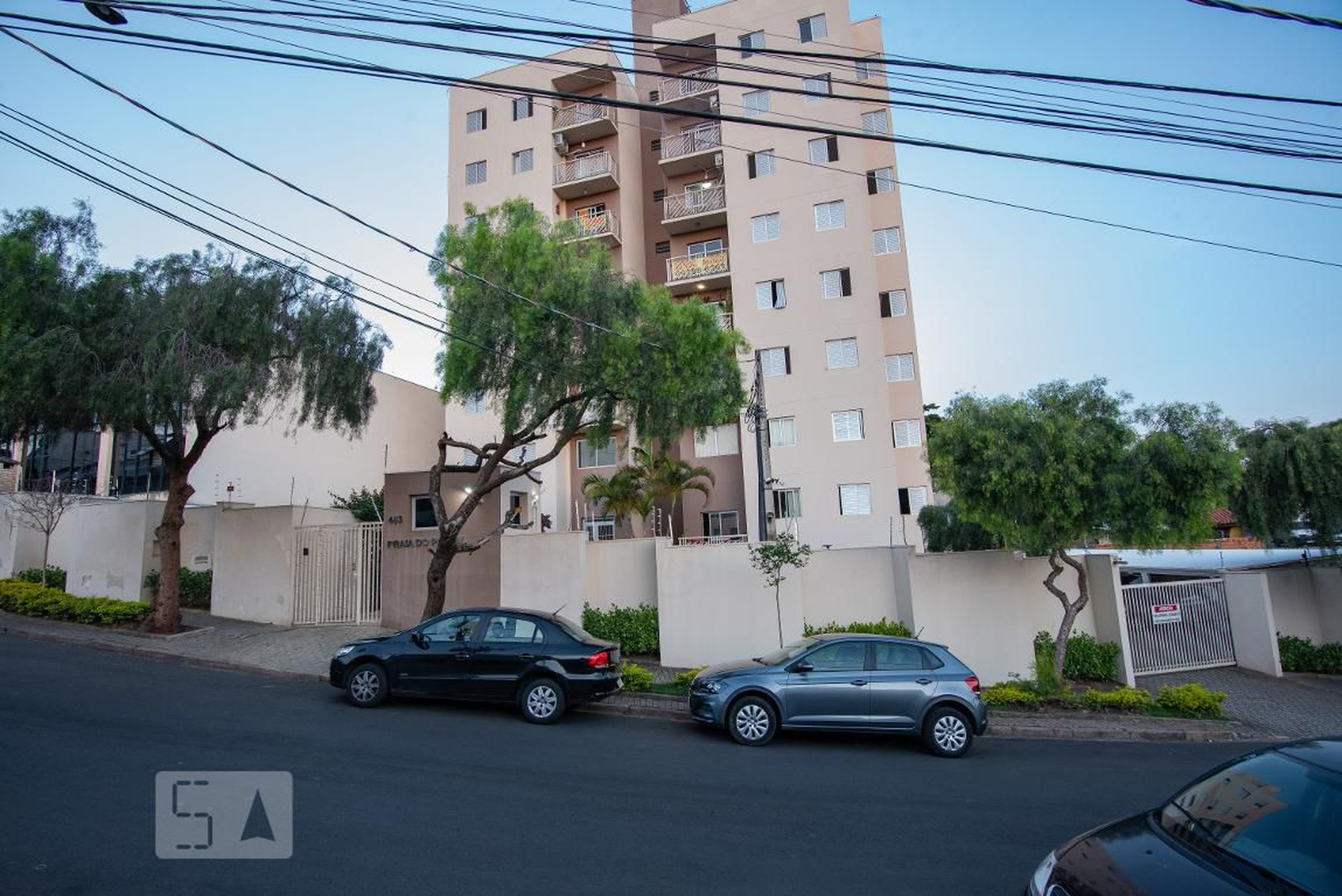 Fachada Condomínio em Rua Clodomiro Franco A Junior, 463