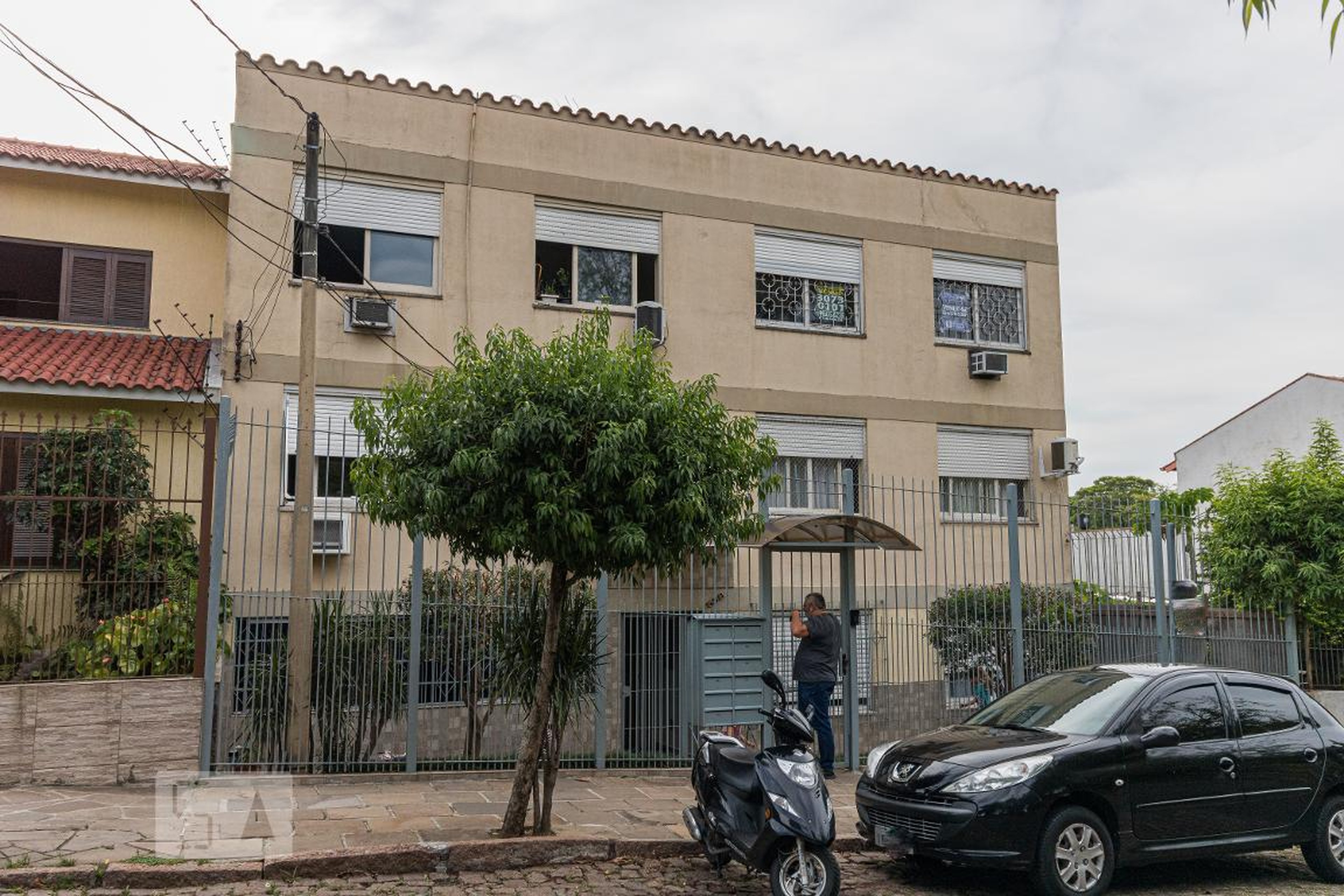Fachada do Prédio Condomínio em Rua Professora Cecy Cordeiro Tofehrn, 538