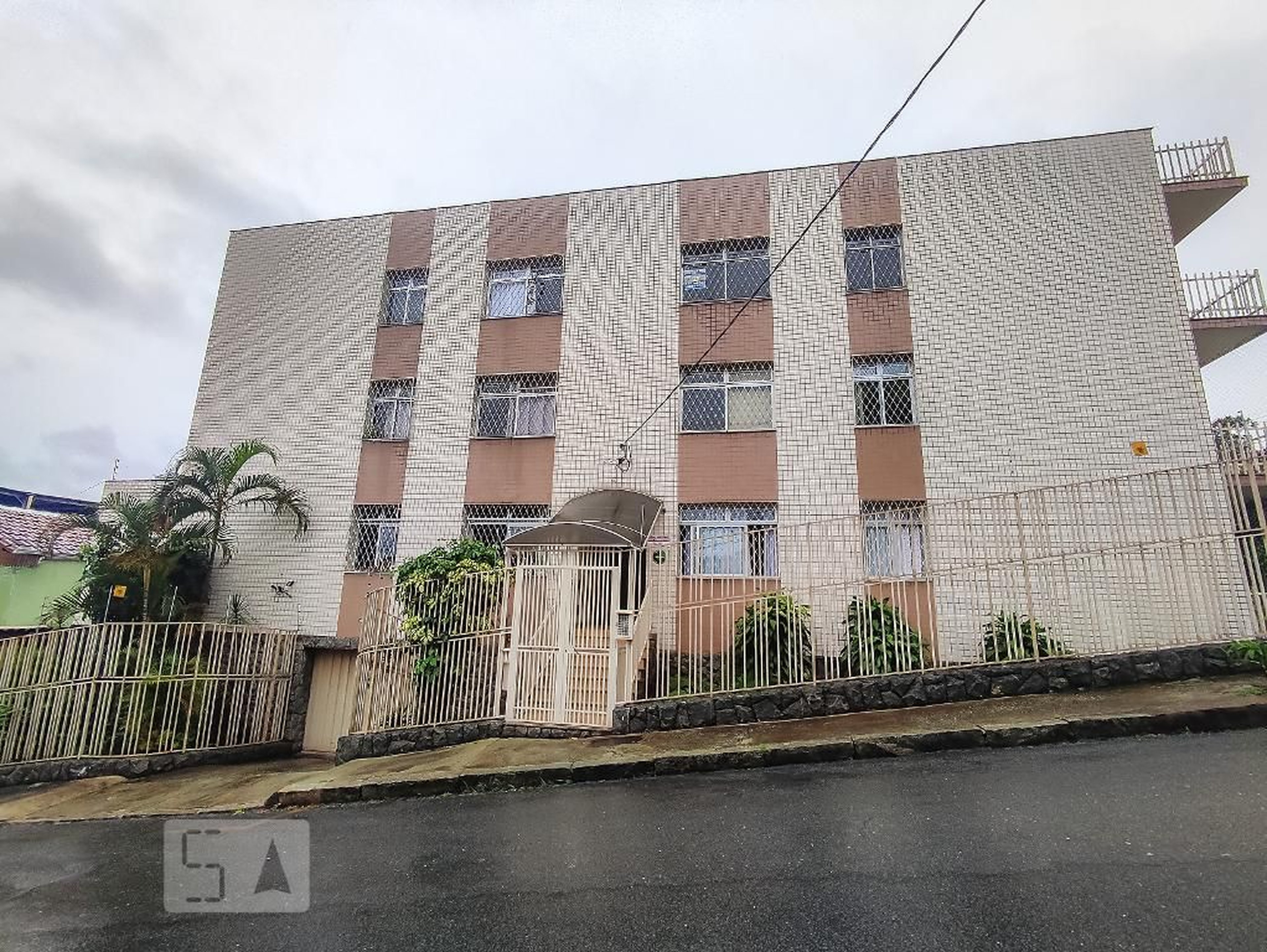 Fachada Condomínio em Rua Ponte Nova, 83