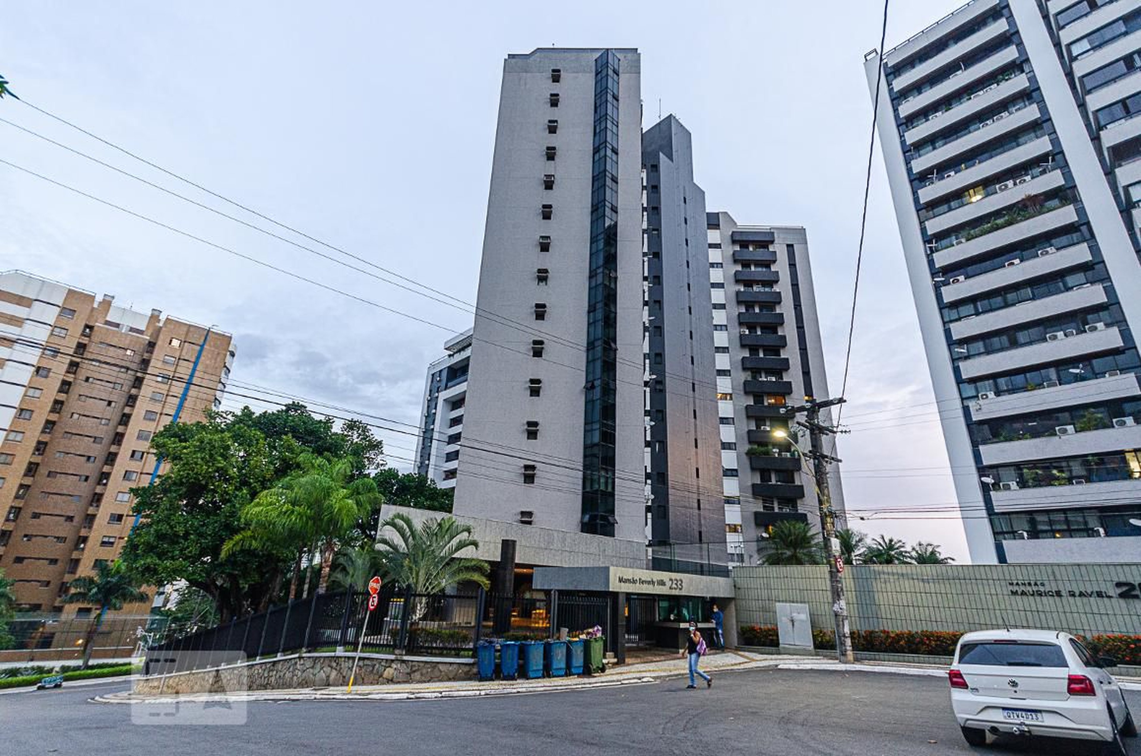 Fachada do Condomínio Condomínio Mansão Beverly Hills