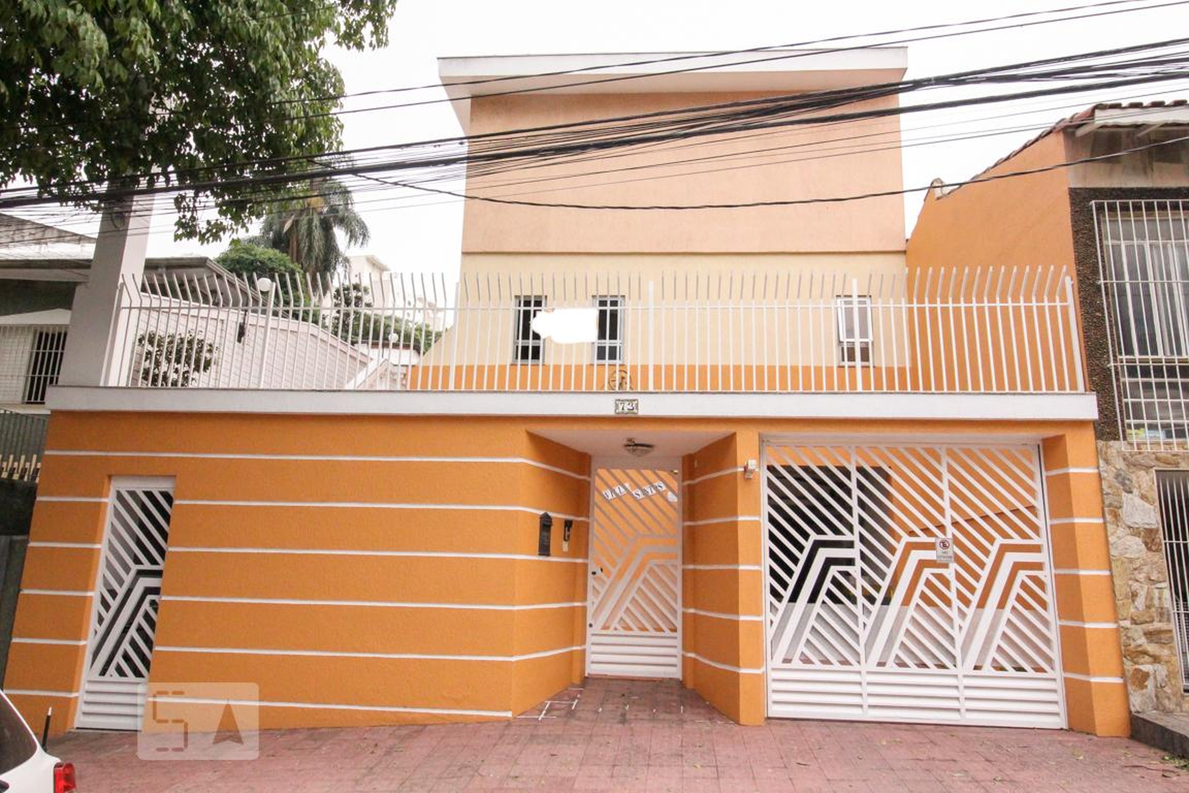 Fachada Condomínio em Rua Precilia Rodrigues, 73