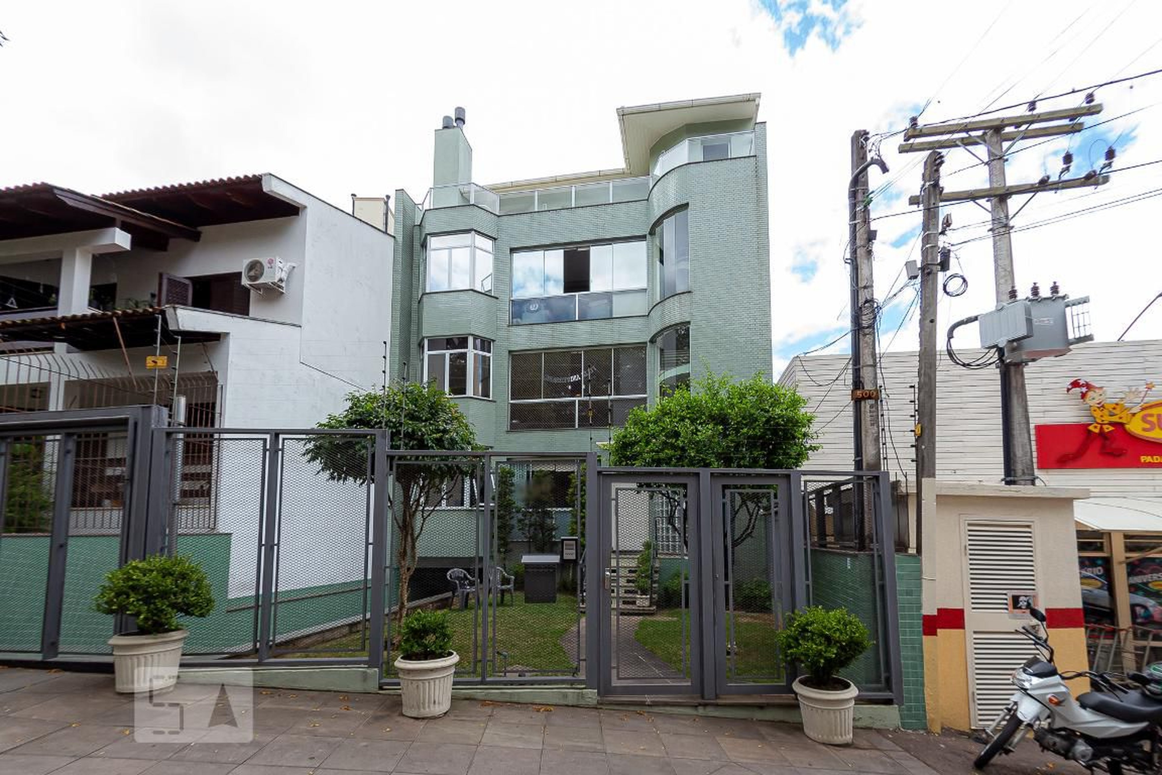 Fachada do Prédio Condomínio em Rua Itapeva, 500