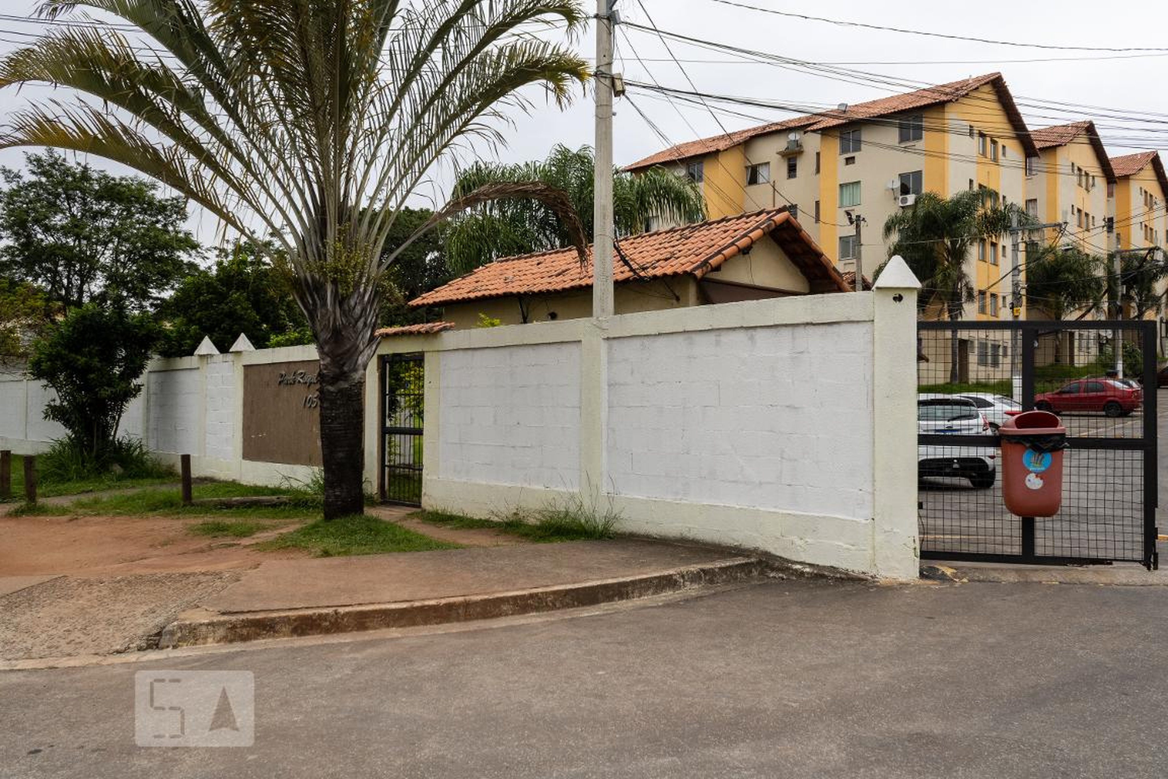 Fachada do Condomínio Condomínio em Estrada dos Palmares, 105