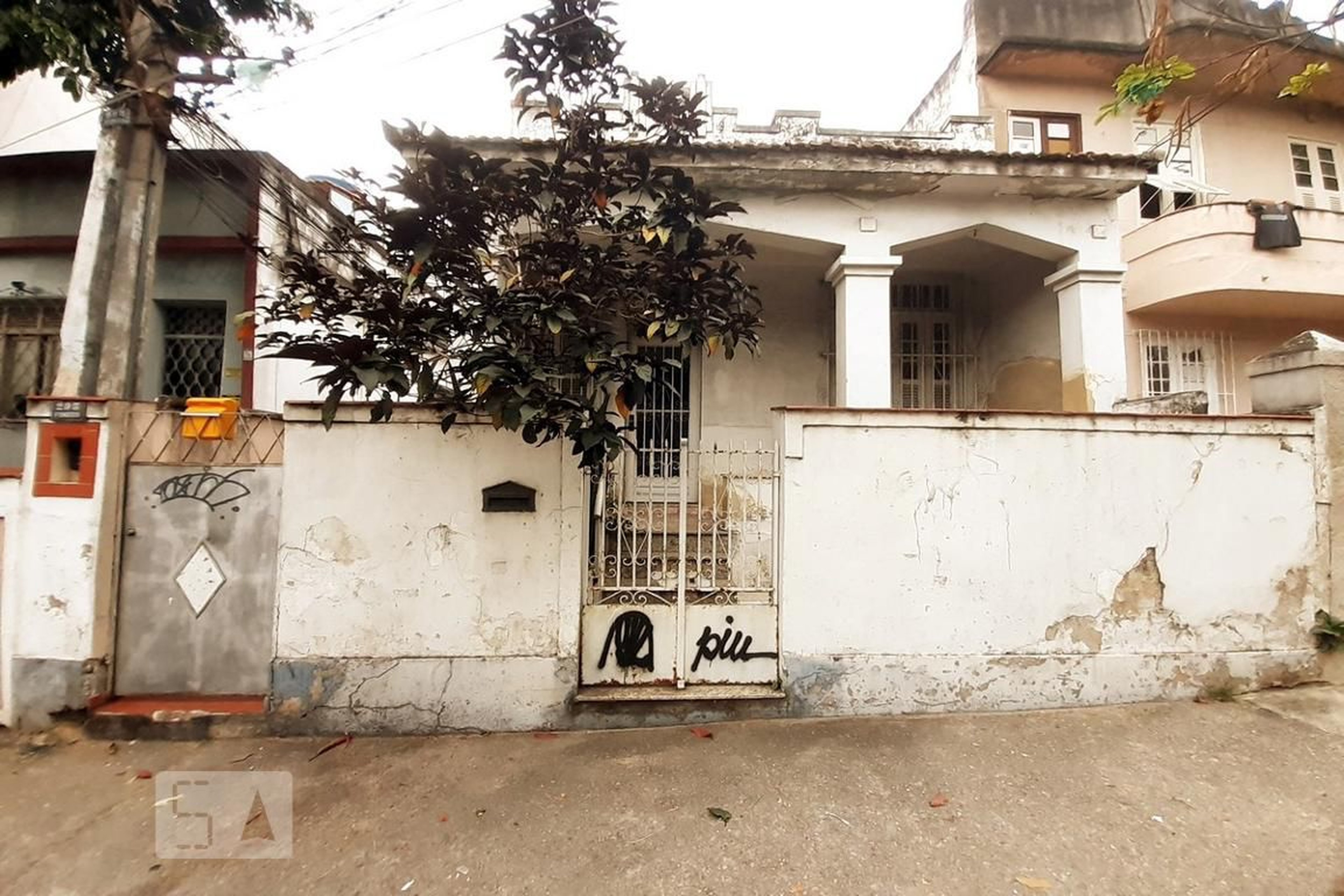 Fachada Condomínio em Rua Lins de Vasconcelos, 295