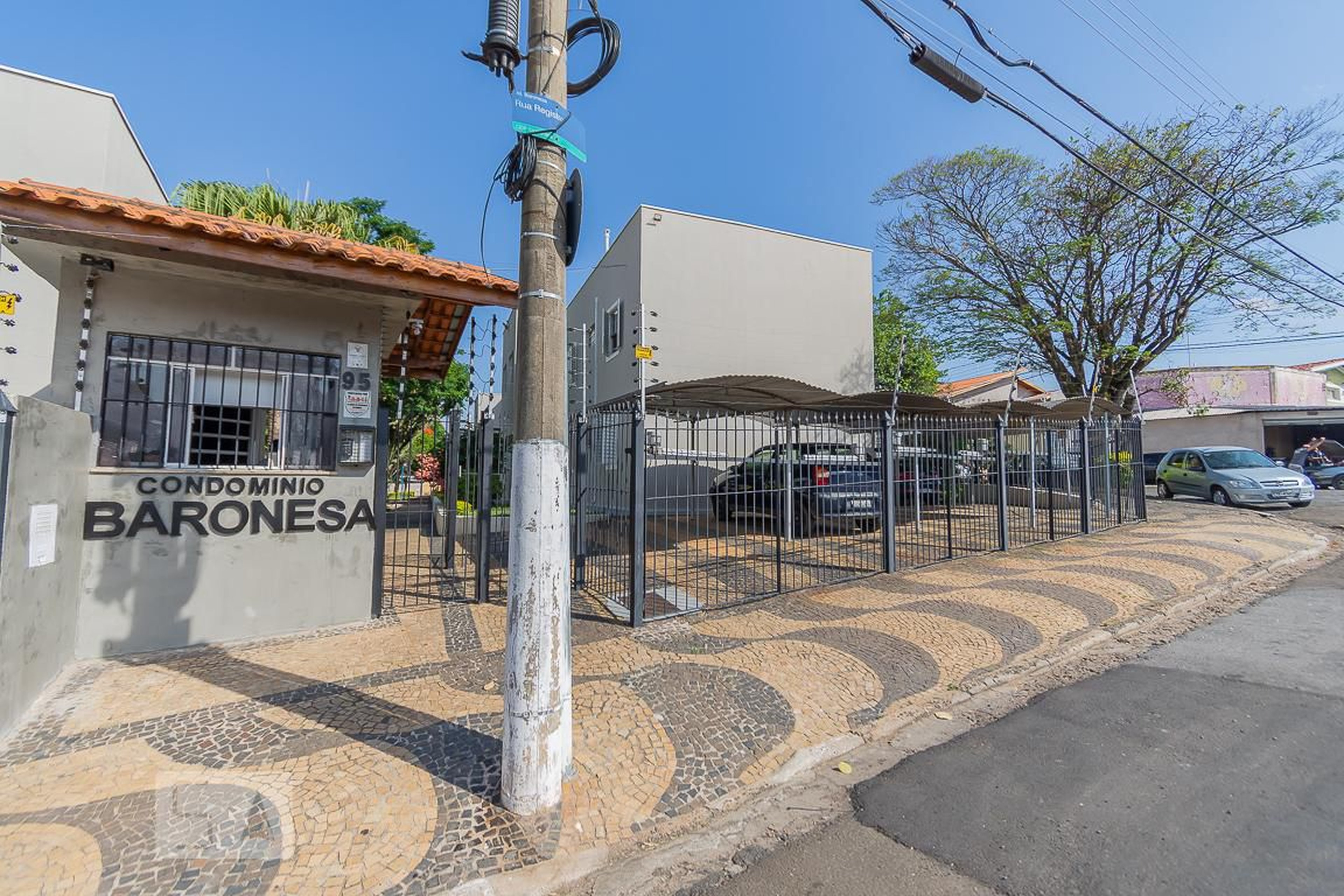 Fachada do Condomínio Condomínio Baronesa