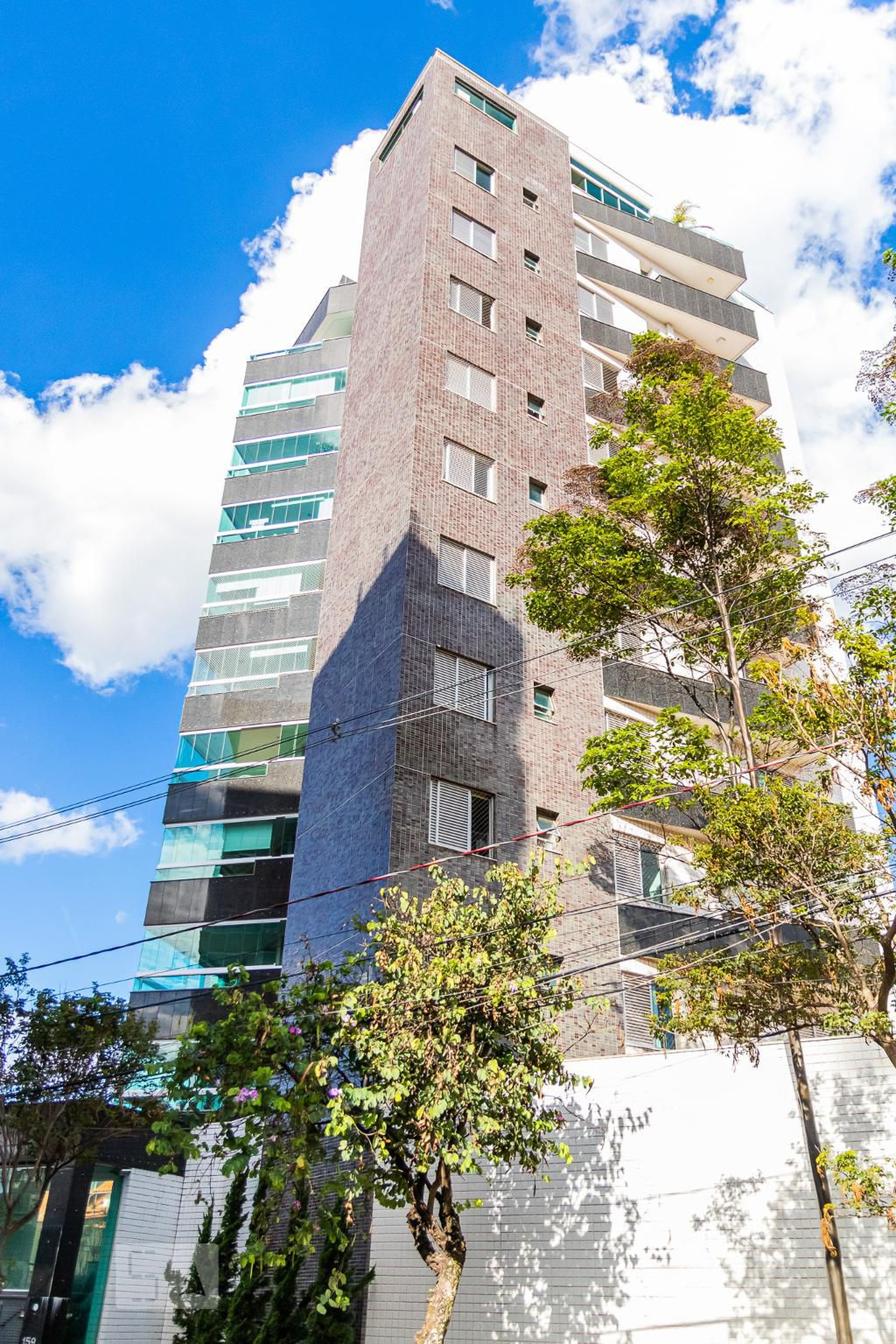 Fachada Condomínio em Rua Desembargador Alarico Barroso, 159