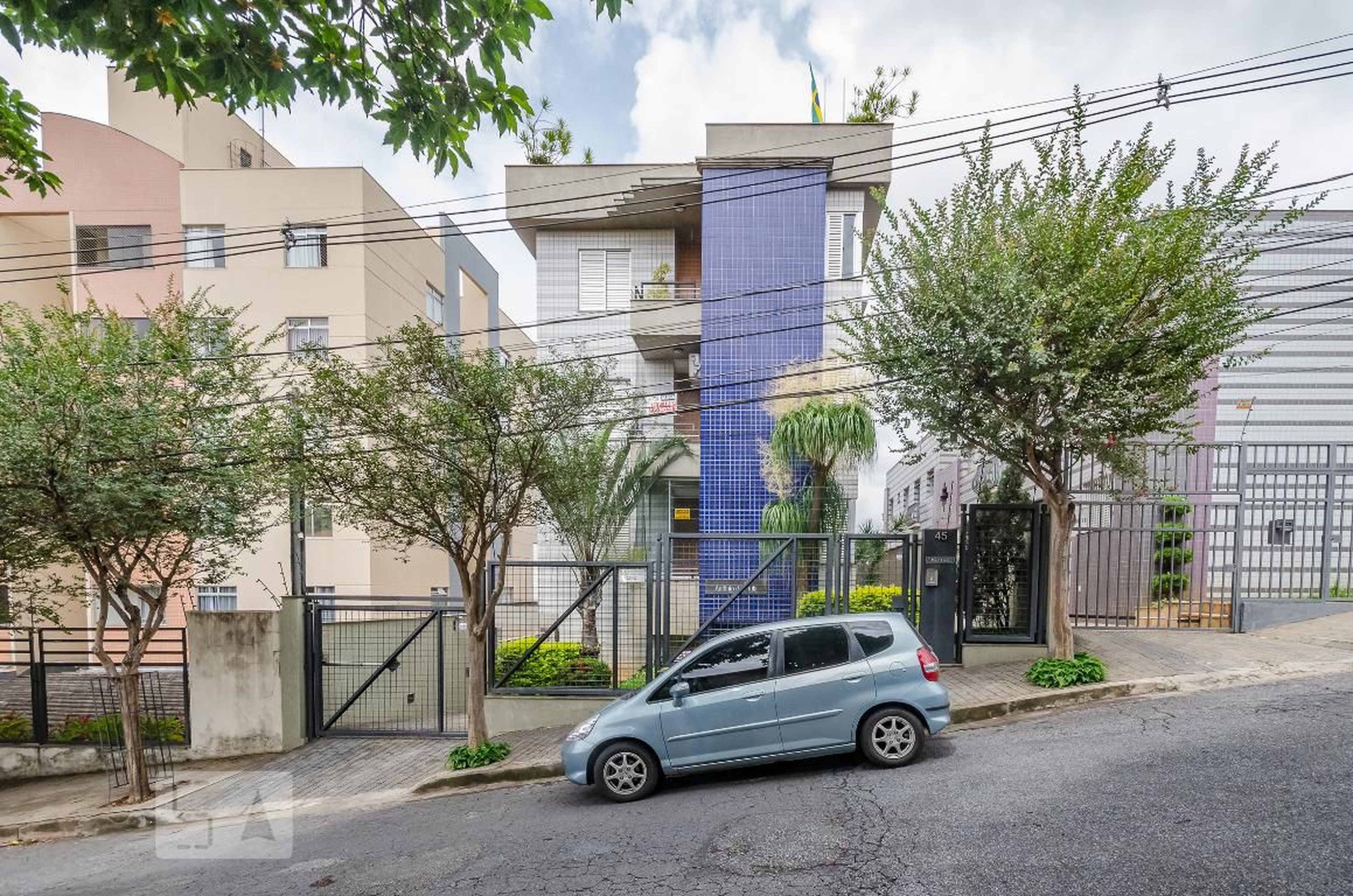 Fachada Condomínio em Rua Pintagol, 45