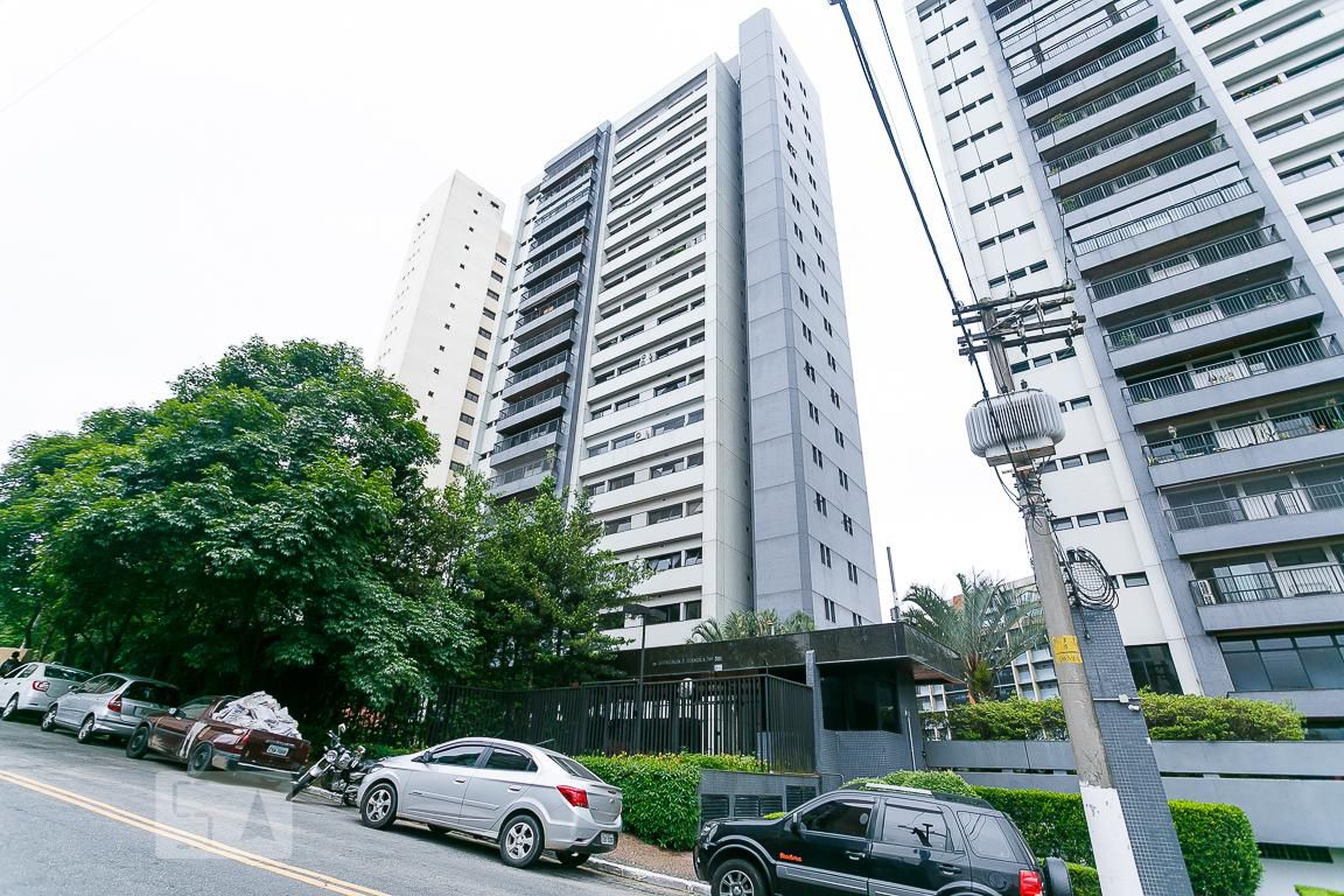 Fachada do Prédio Condomínio Iubatinga