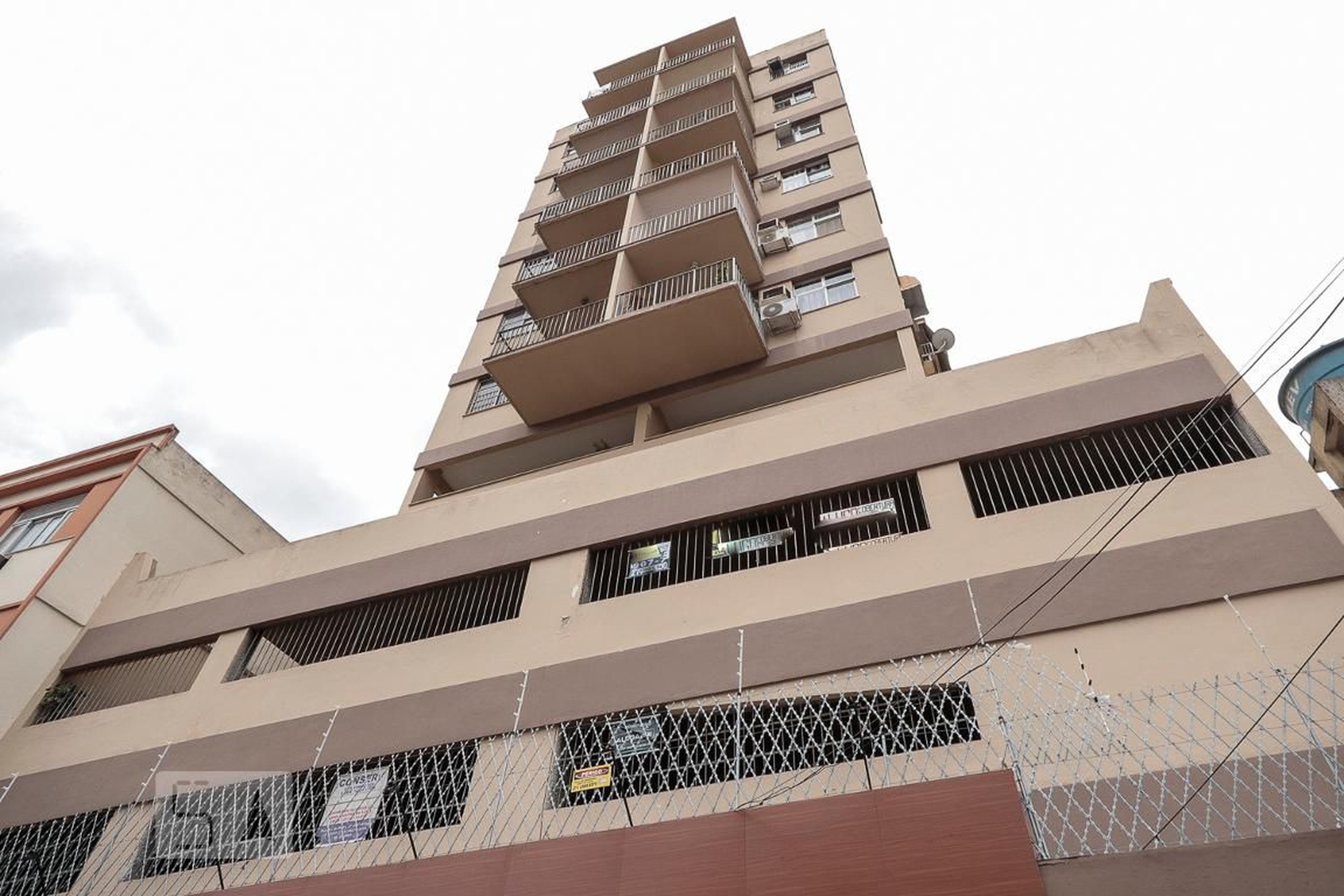 Fachada Condomínio em Rua Cirne Maia, 405