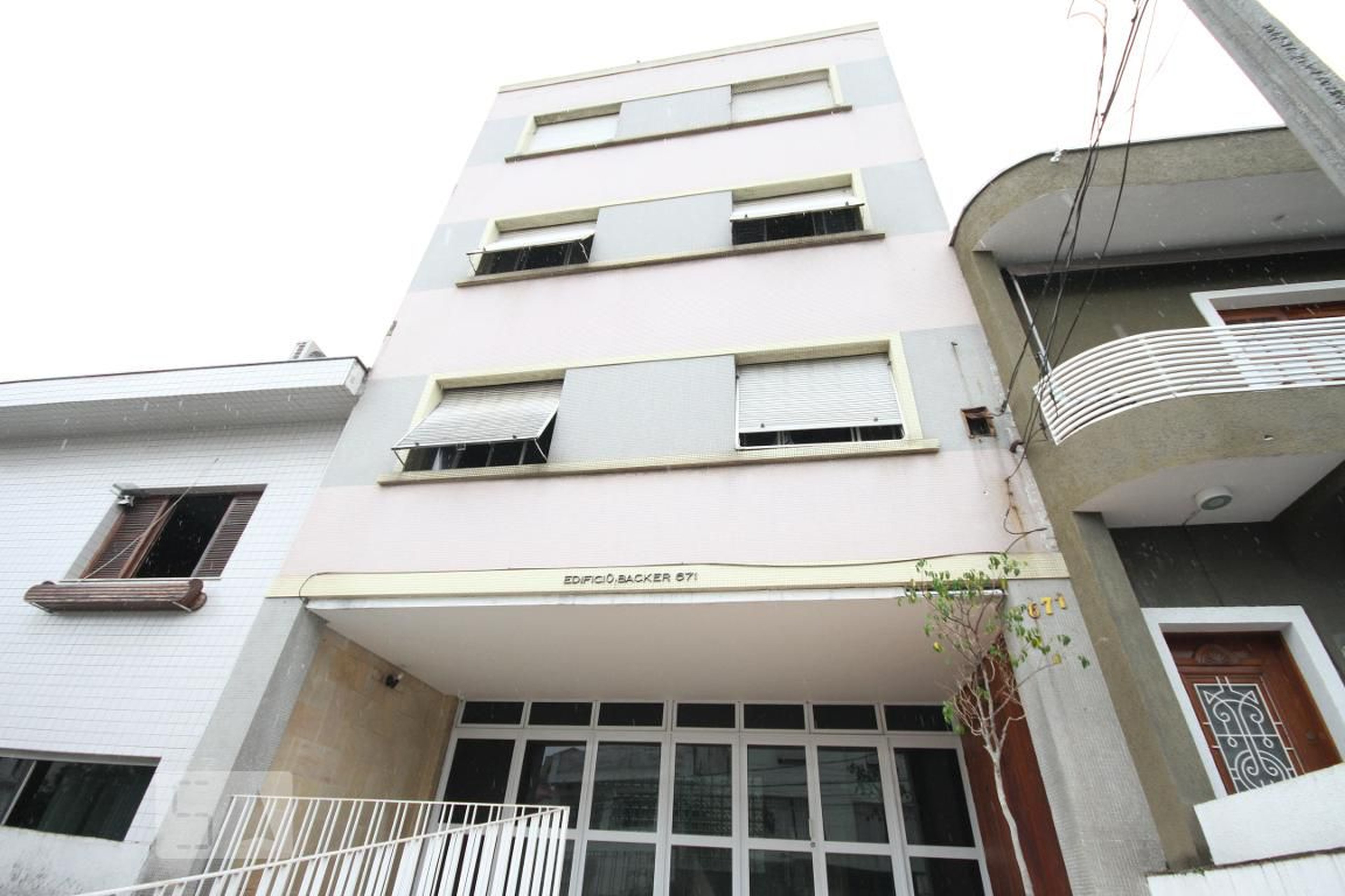 Fachada Condomínio em Rua Backer, 671