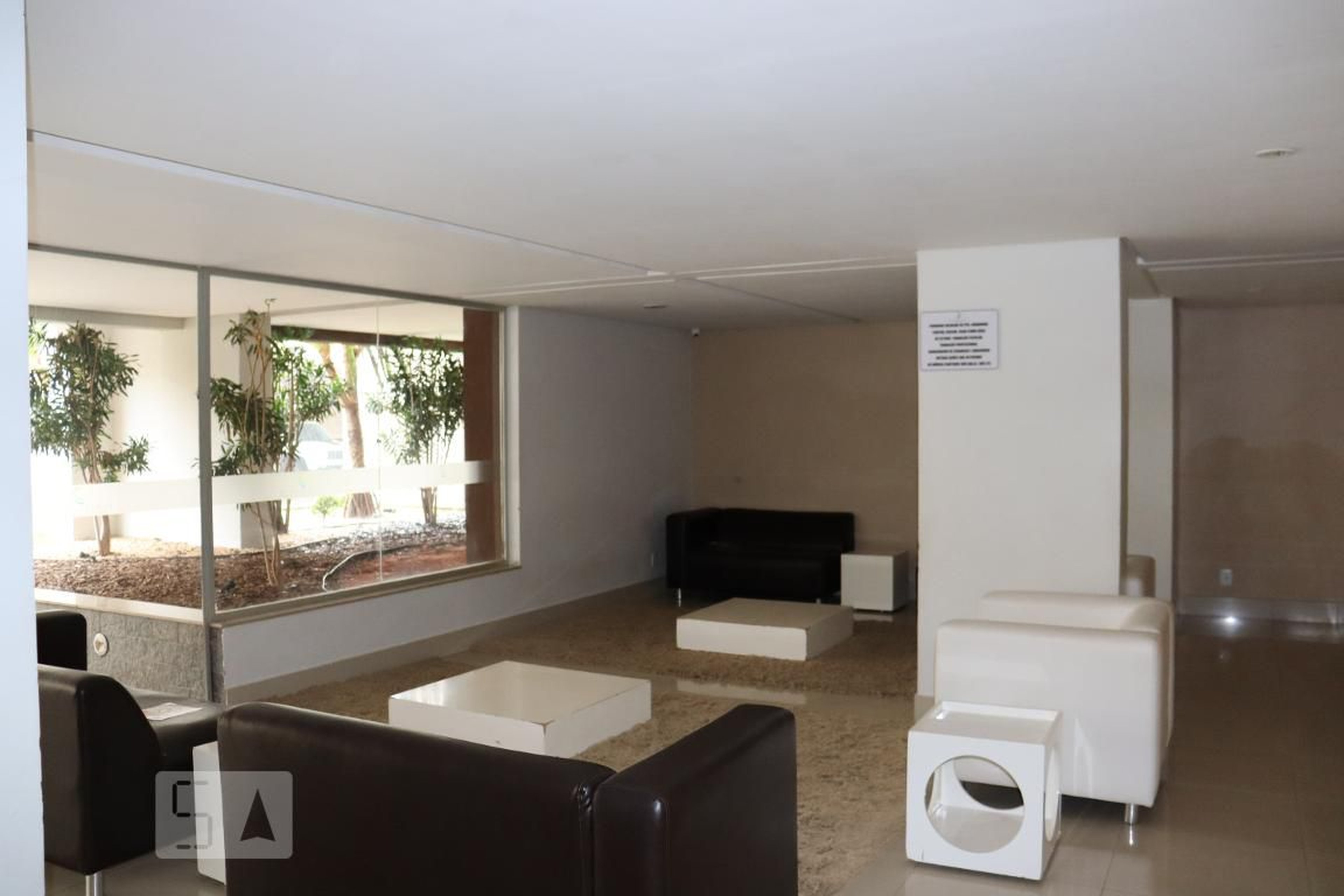 Hall de Entrada Condomínio em Rua Doutor Nelson Jorge, 23