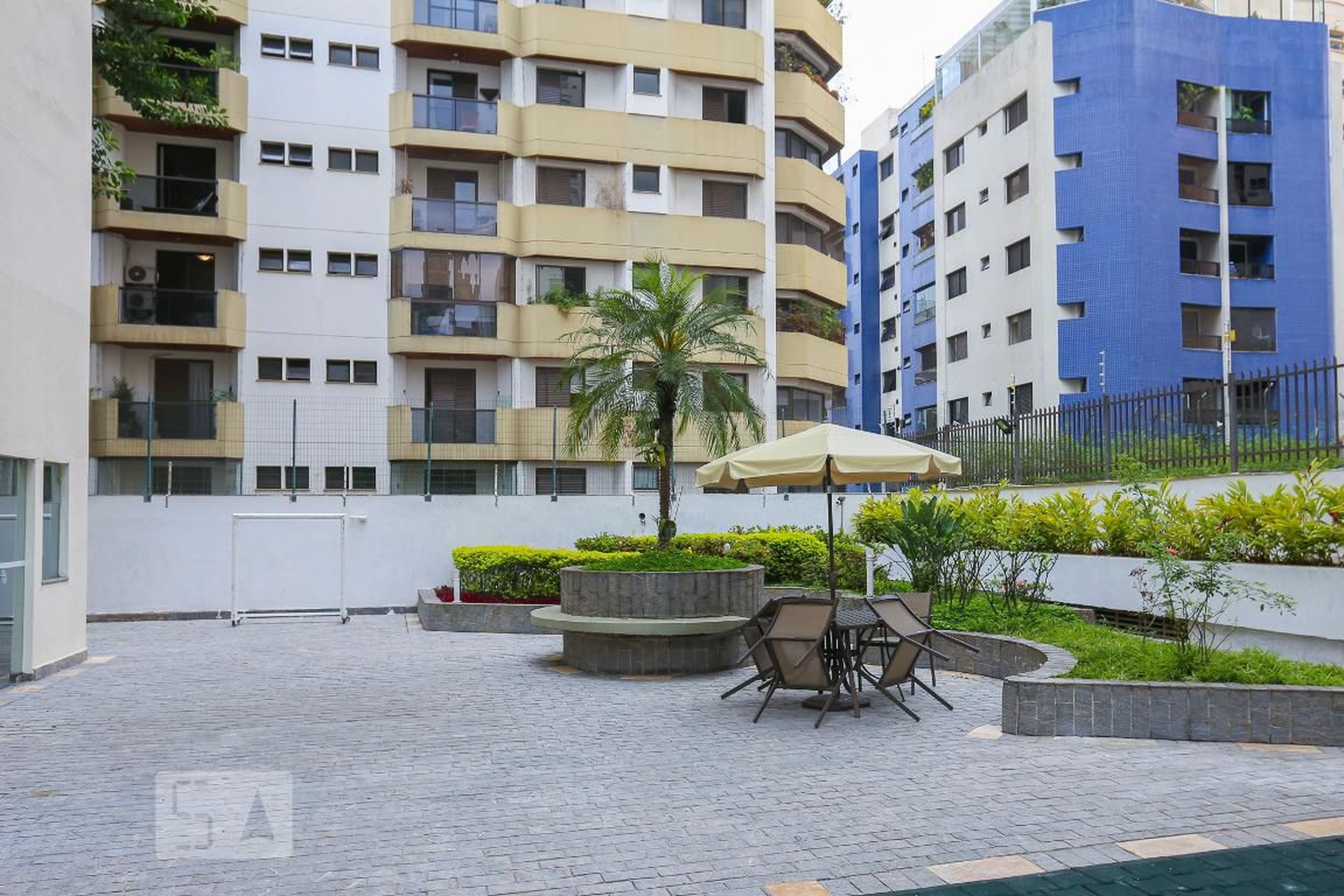 Área Externa - Flavia Regina