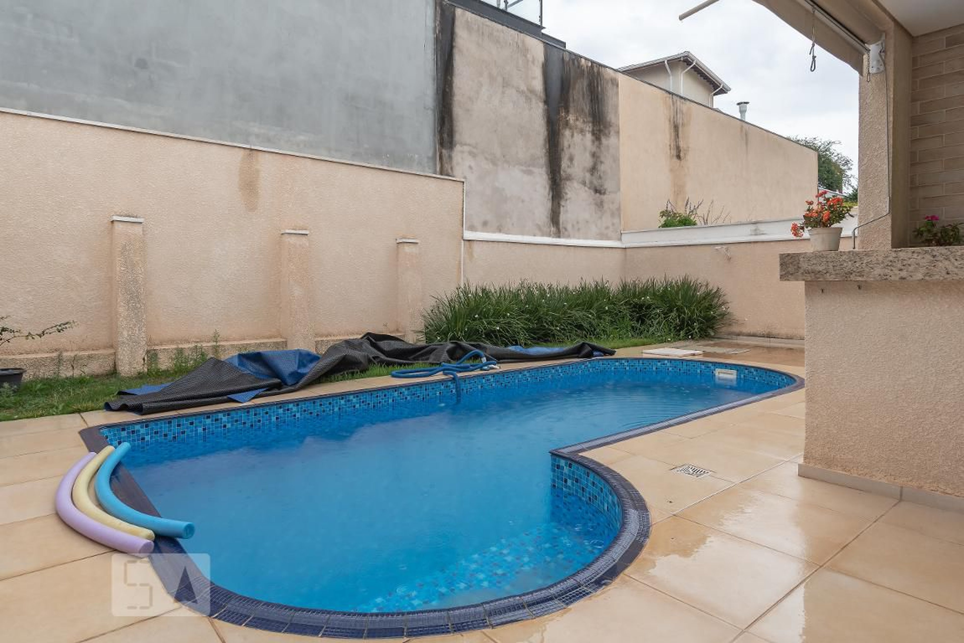 Piscina Condomínio ST Moritz