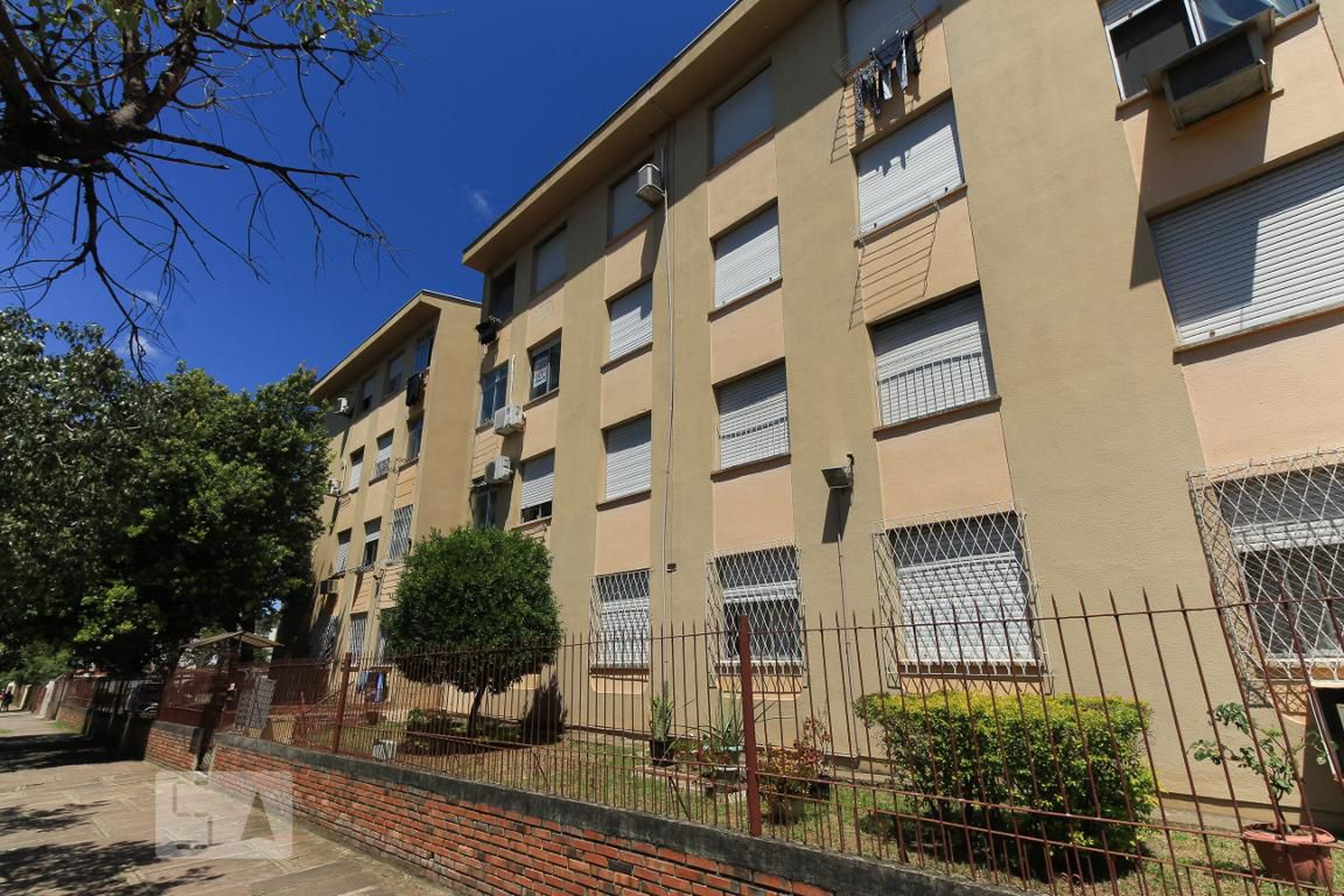 Fachada Condomínio em Rua Joaquim de Carvalho, 45