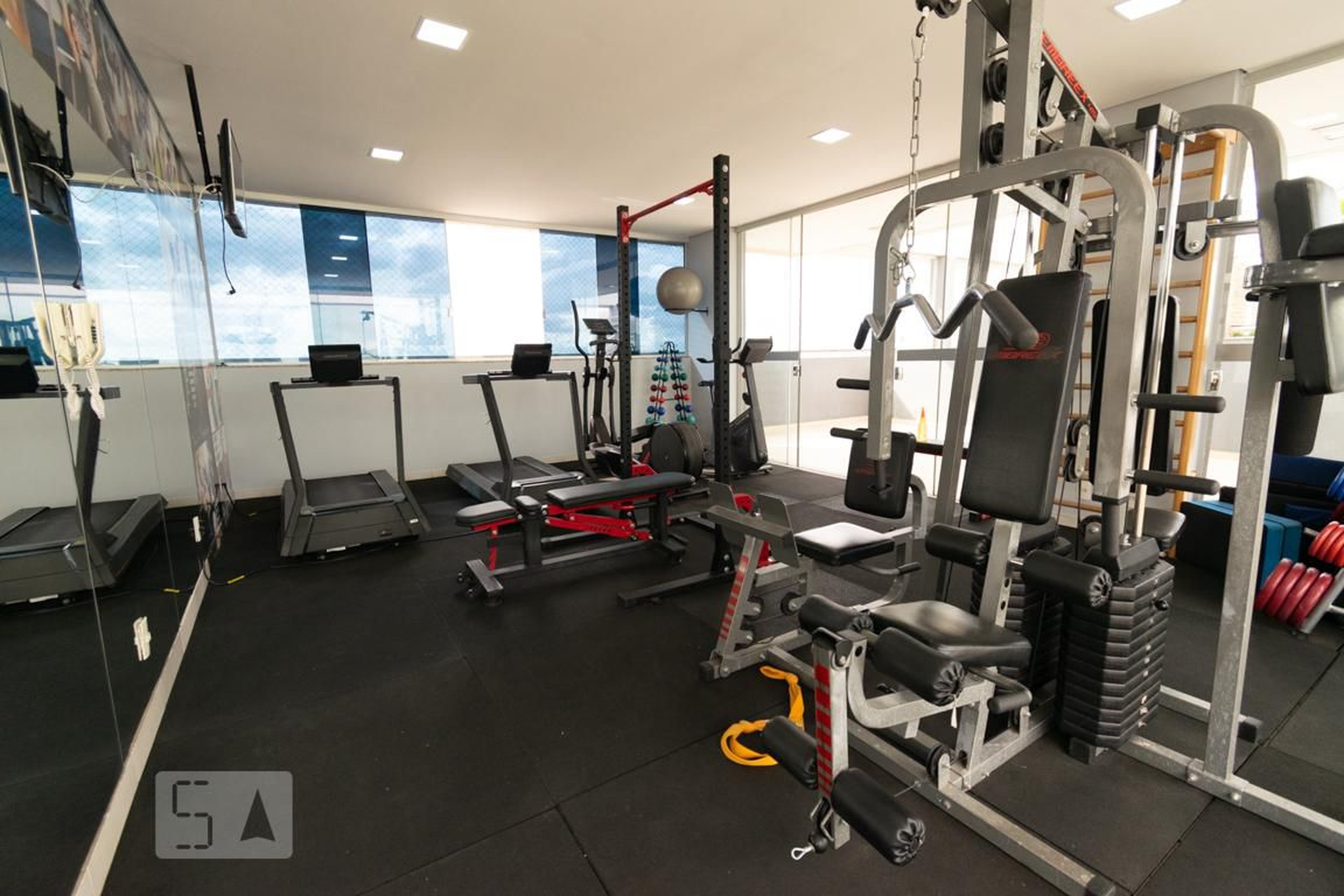 Academia - Toronto Mall & Residence