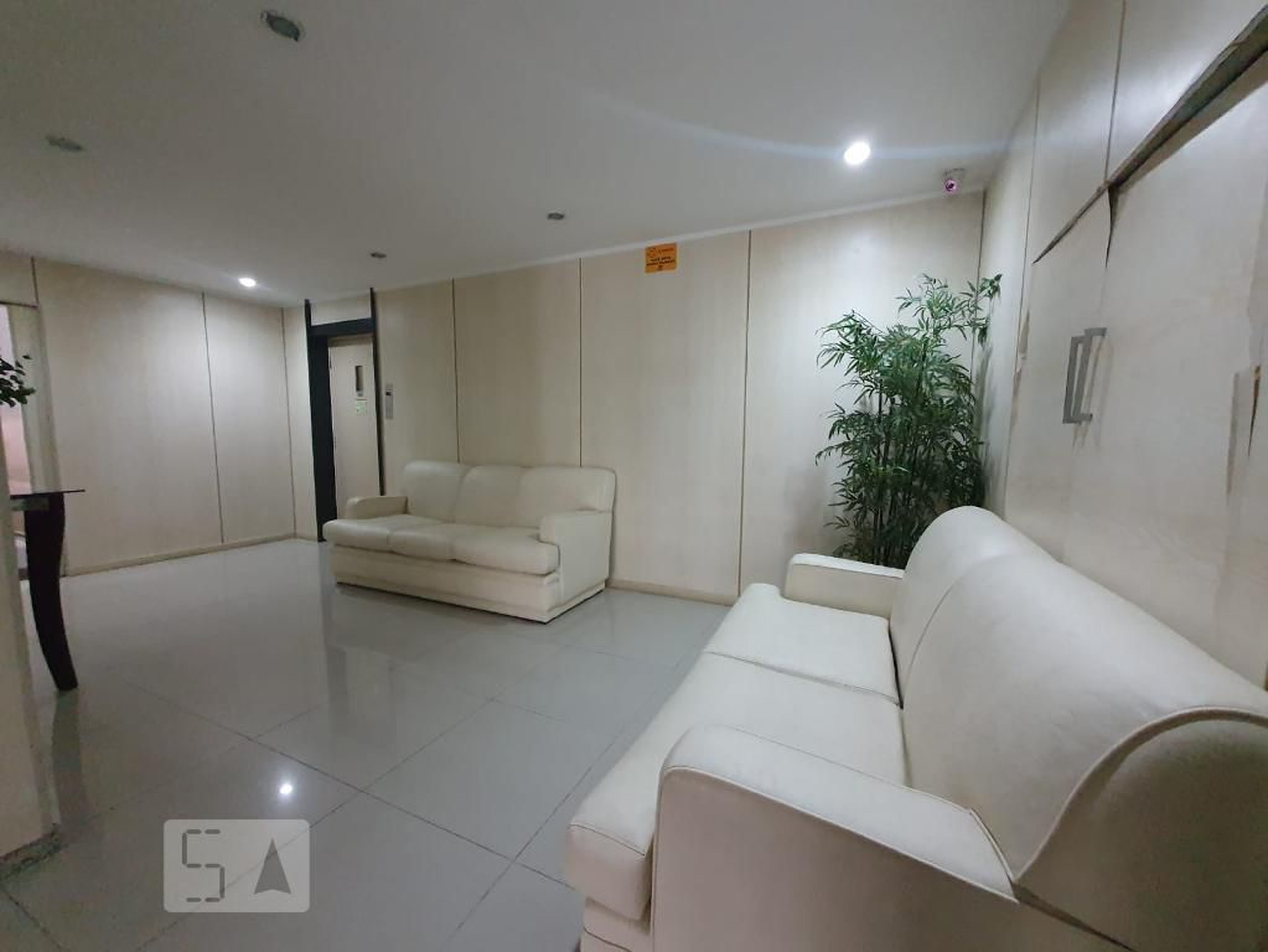 Hall de Entrada - Edifício Bandeirante Aleixo Garcia