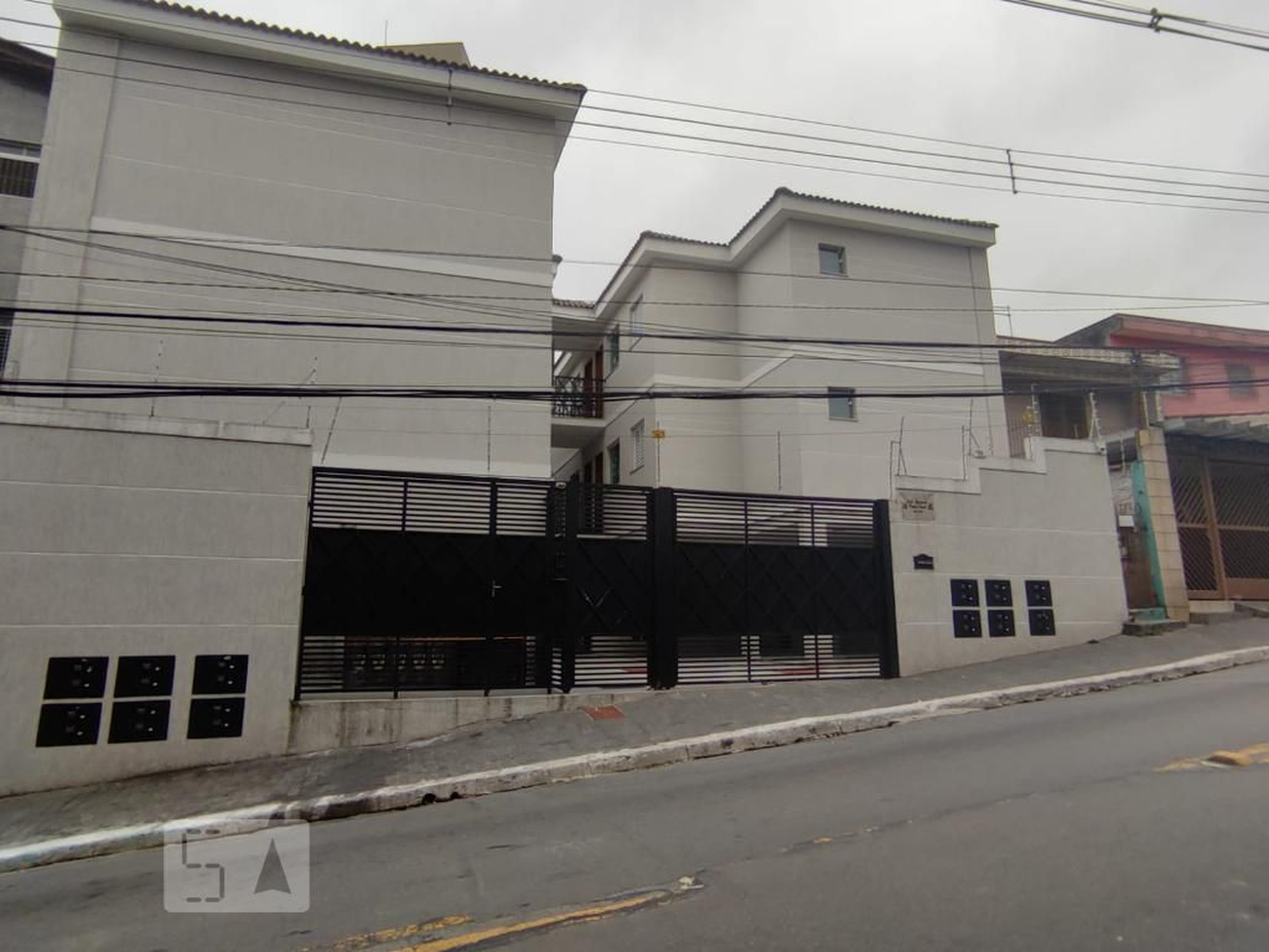 Fachada Condomínio em Avenida General Penha Brasil, 172