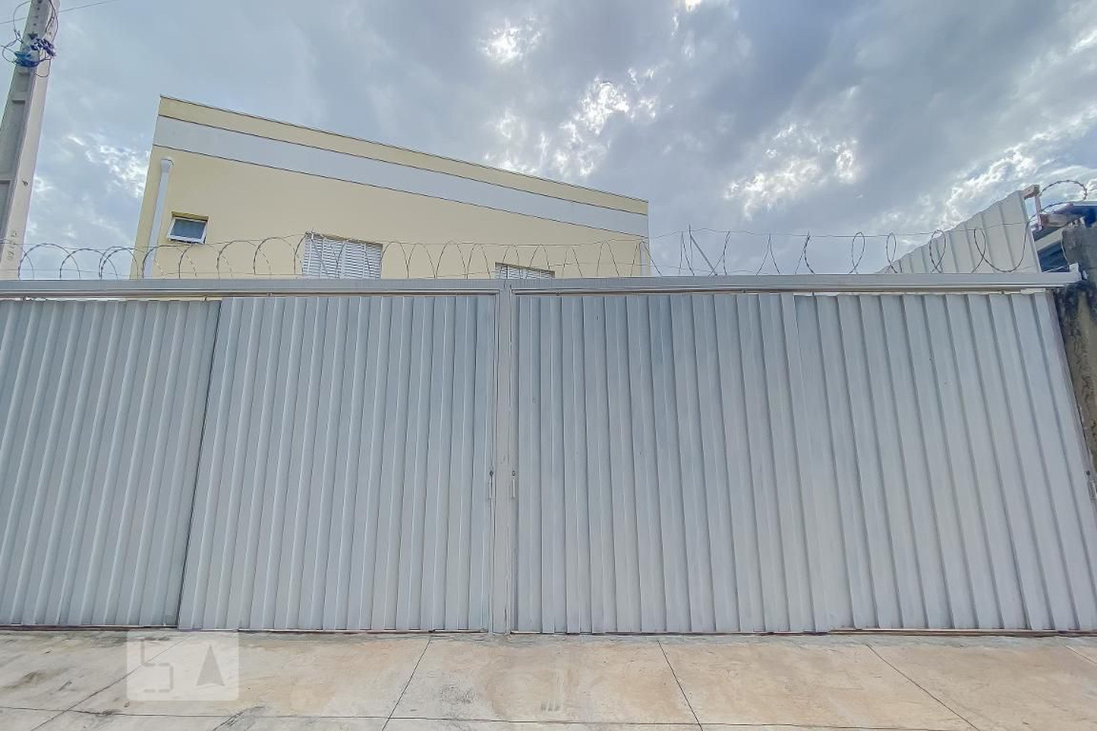 Fachada Condomínio em Rua Santos, 90