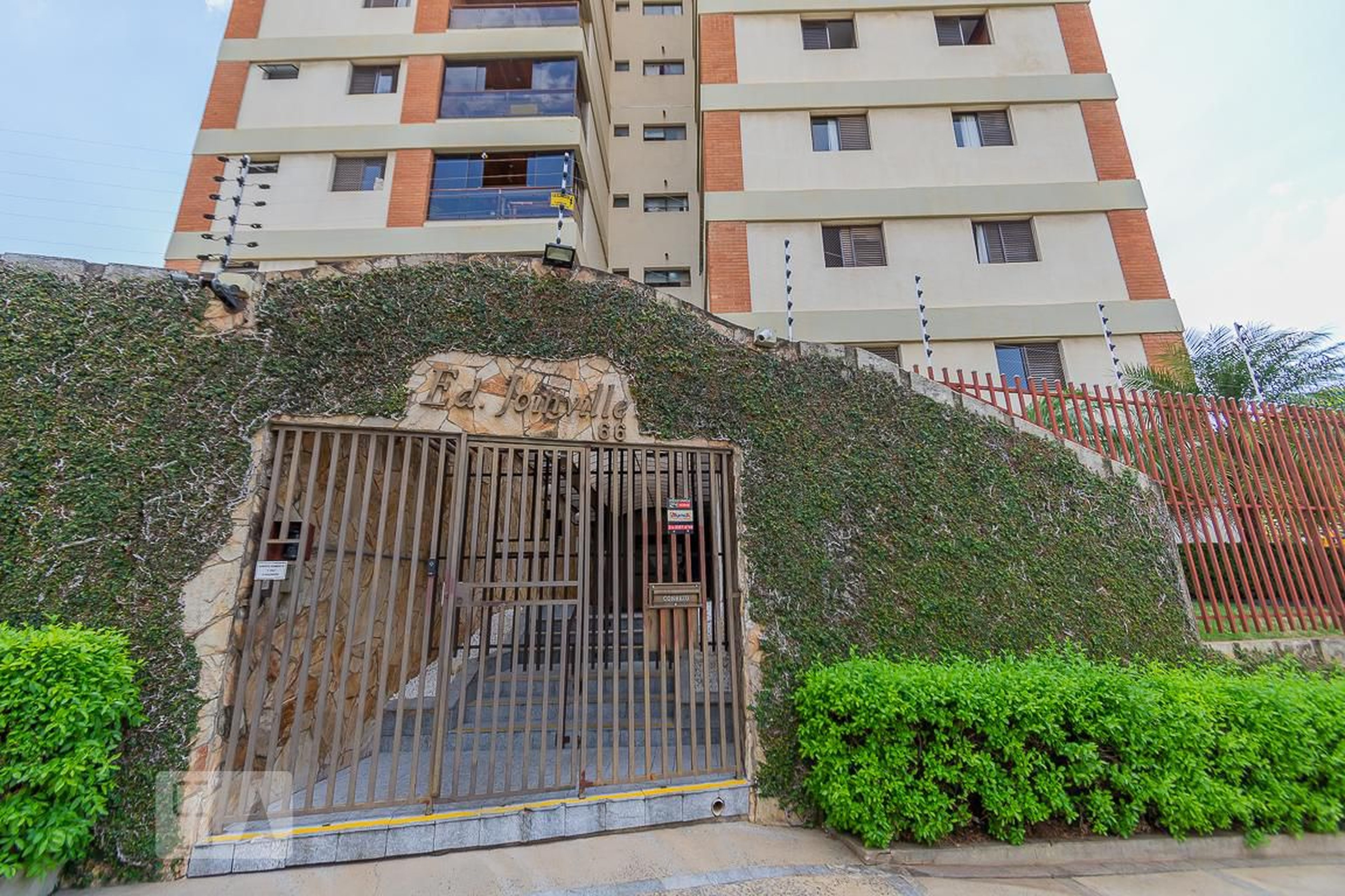 Fachada do Condomínio Condomínio Joinville