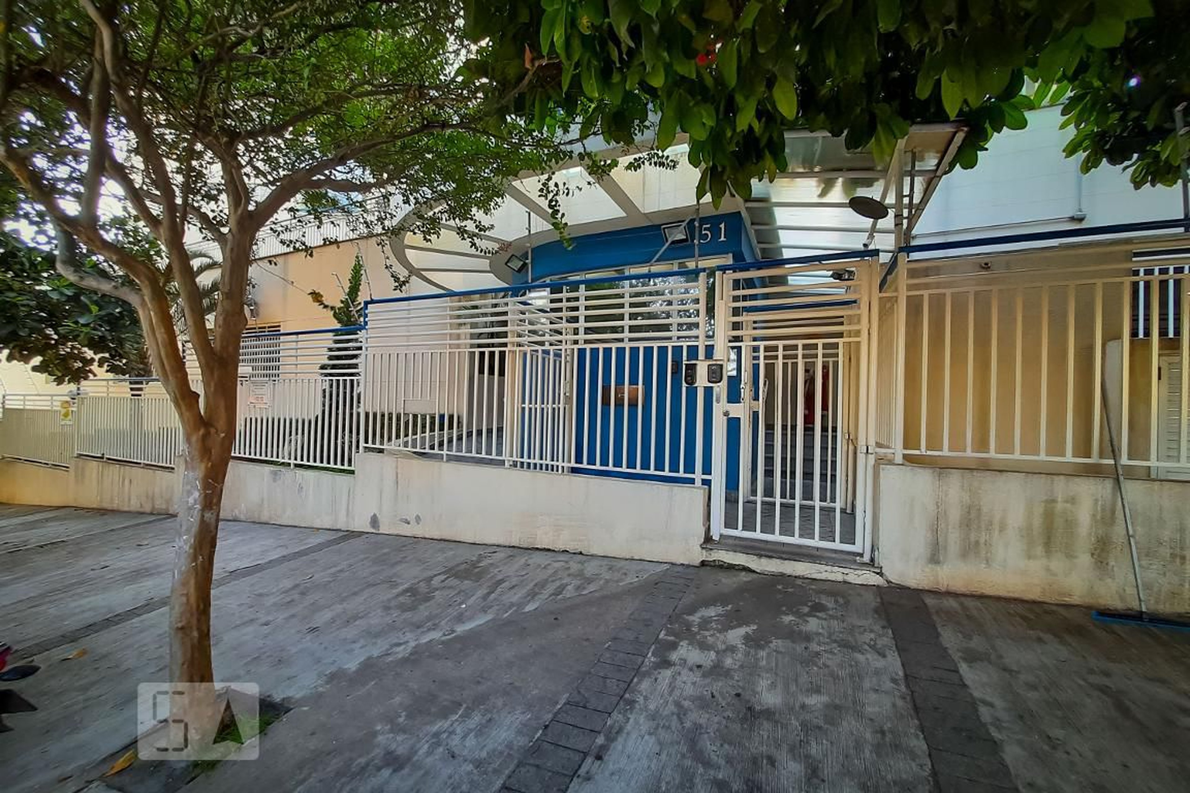 Fachada Condomínio em Rua Doutor Teixeira das Neves, 51