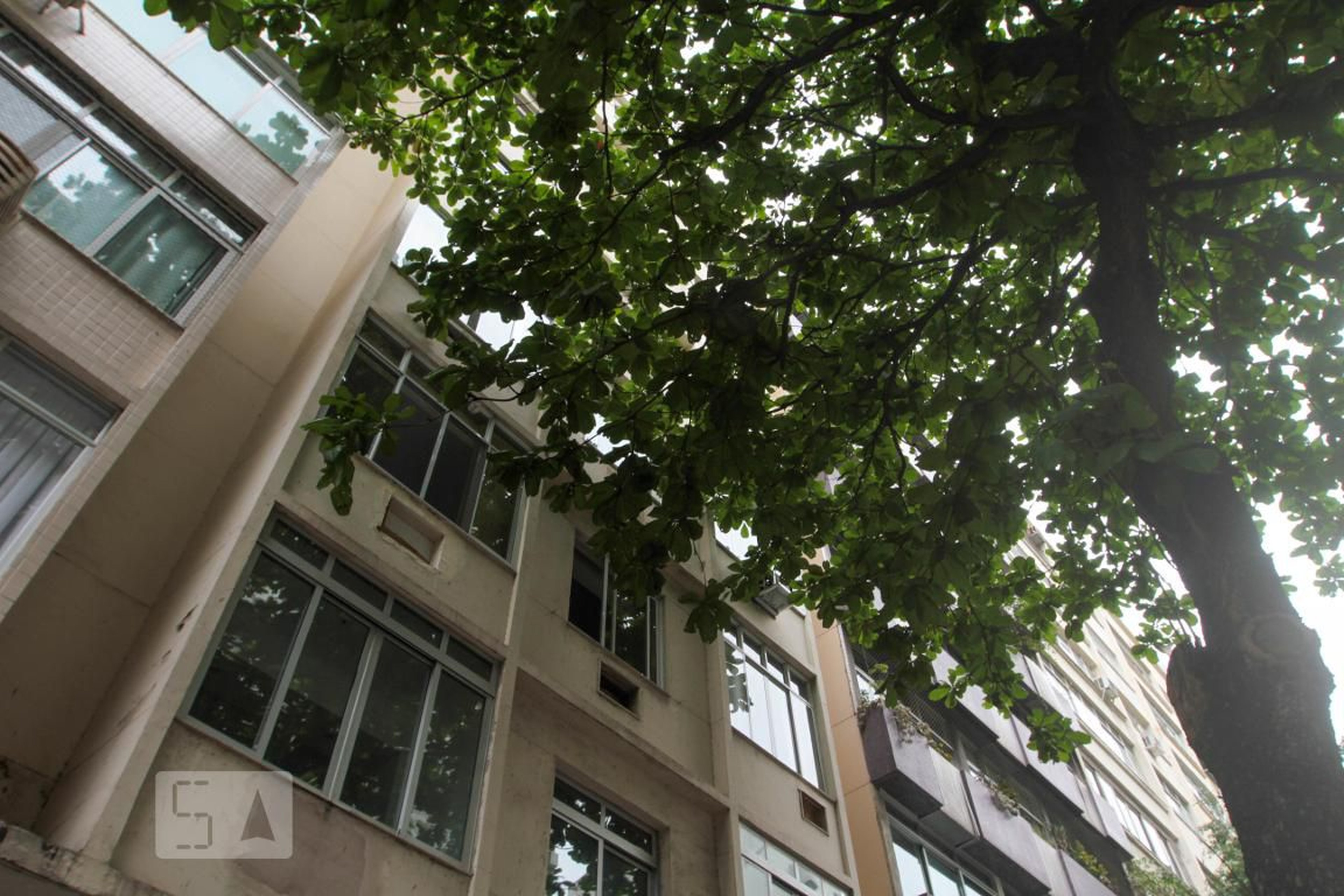 Fachada do Prédio Condomínio em Avenida Rainha Elisabeth, 453