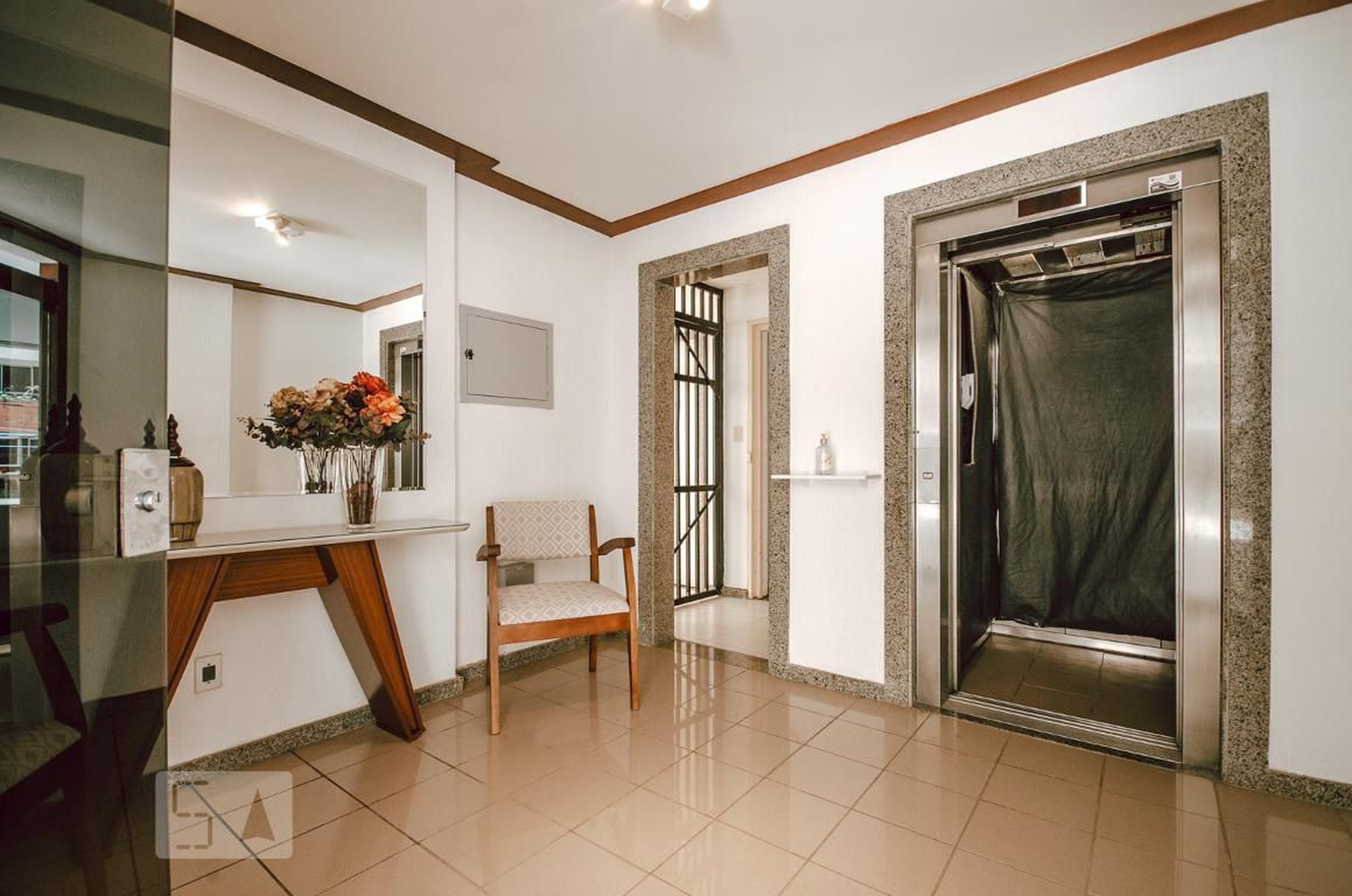Hall de Entrada - Ed. Residencial Carmem Miranda