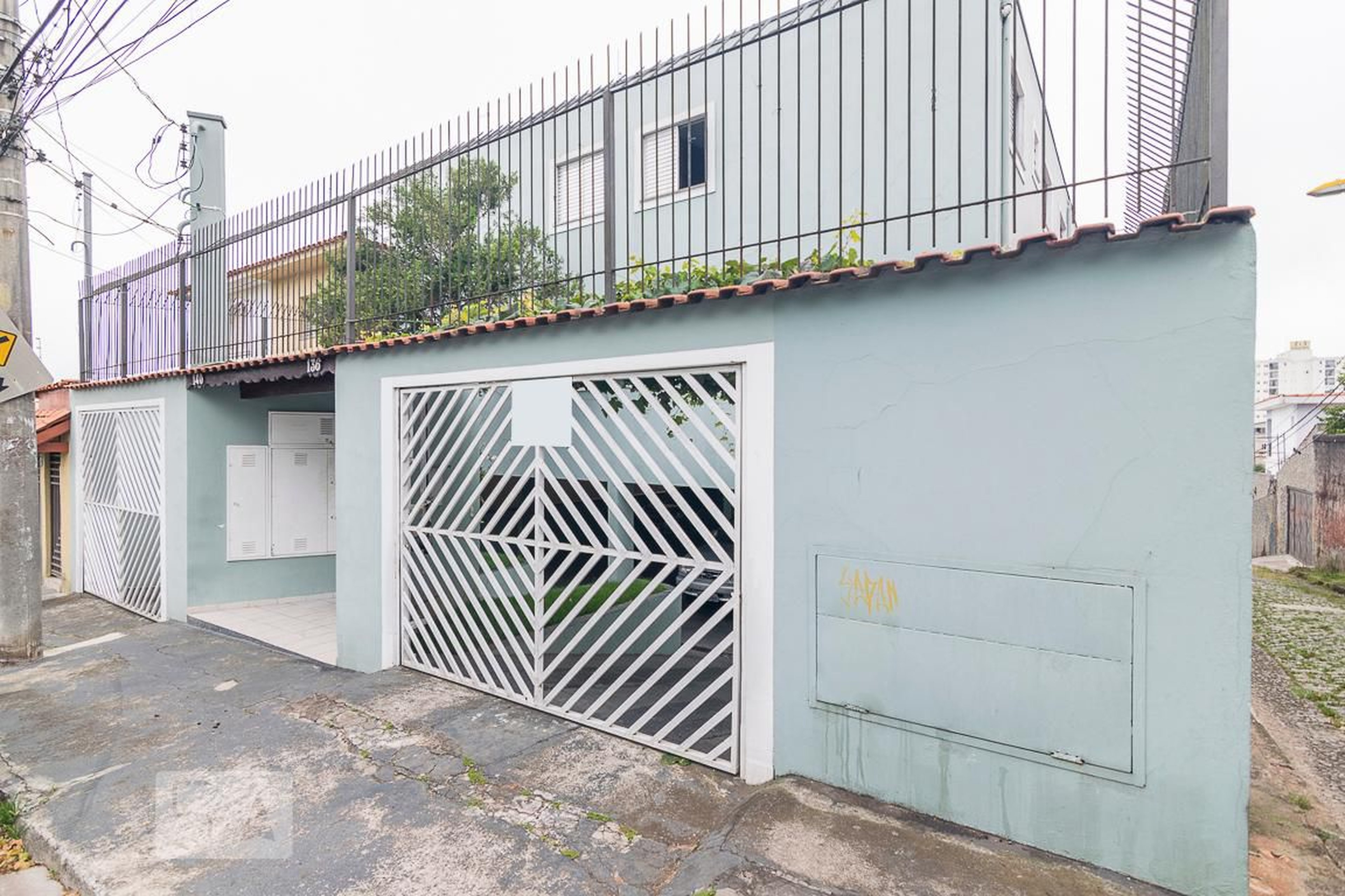 Fachada Condomínio em Rua Jaguariuna, 136