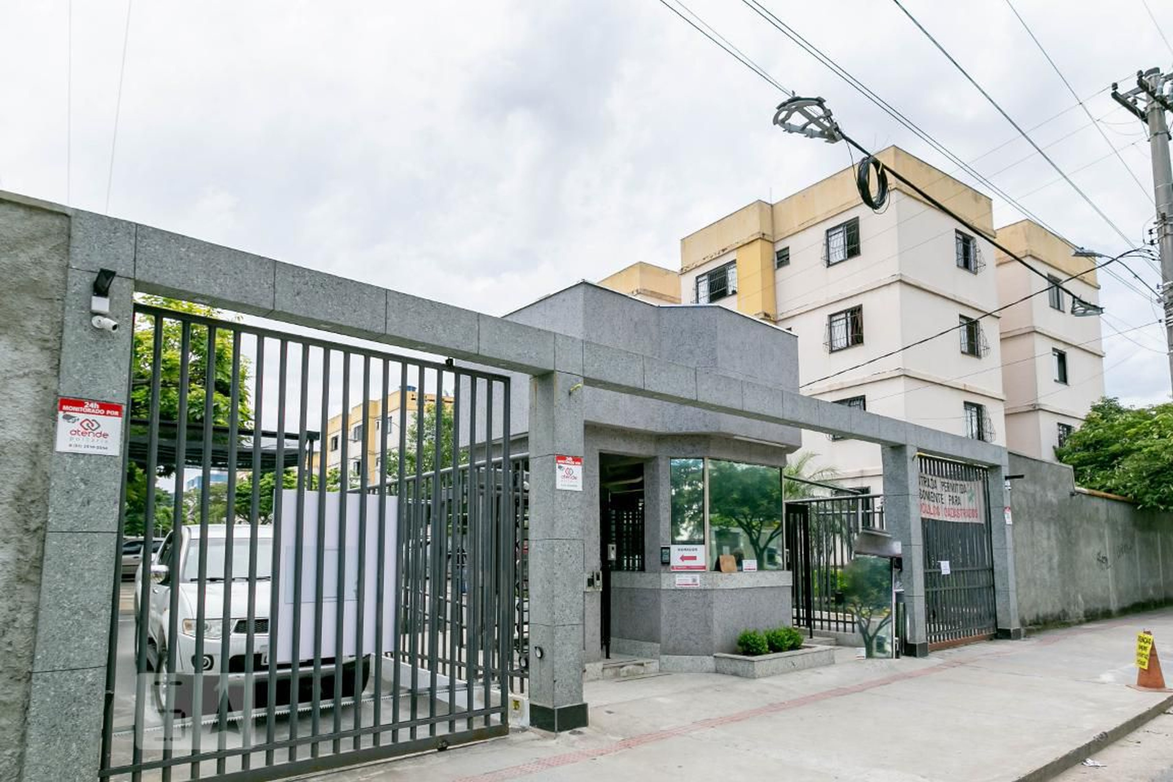 Fachada Condomínio em Avenida Saramenha, 100