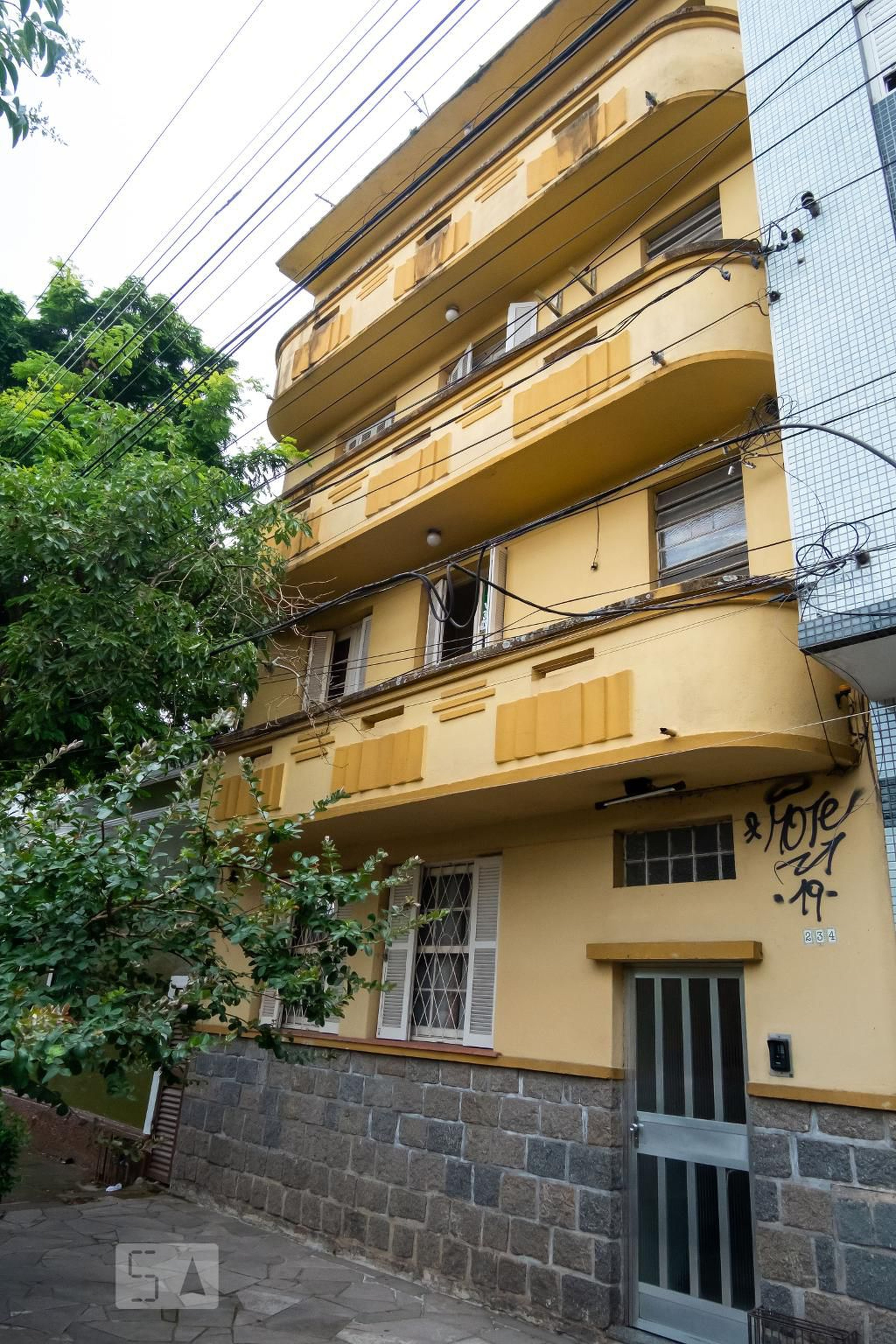 Fachada Condomínio em R. Lobo da Costa, 234