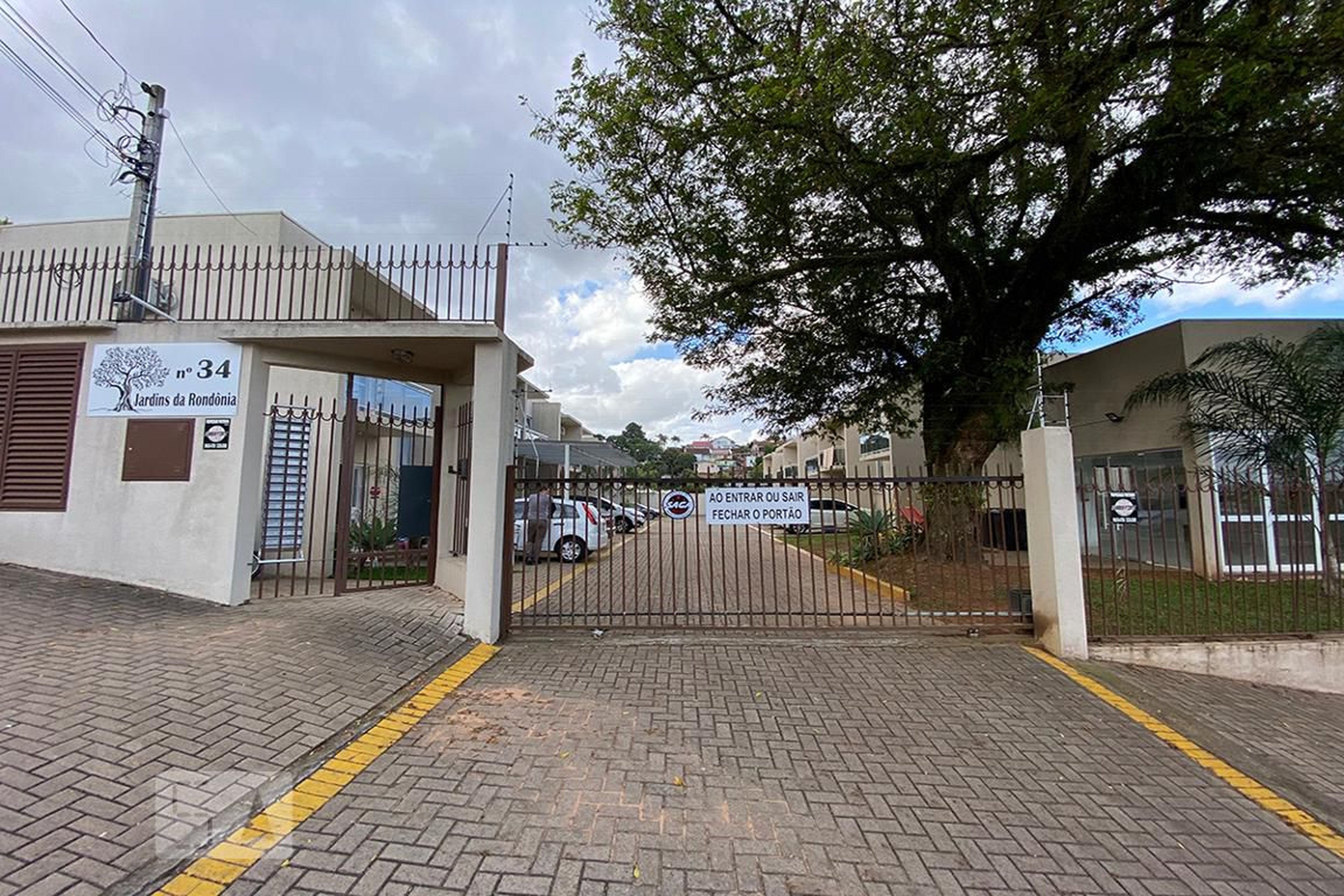 Fachada do Condomínio Condomínio em Rua Balduíno Michel, 34