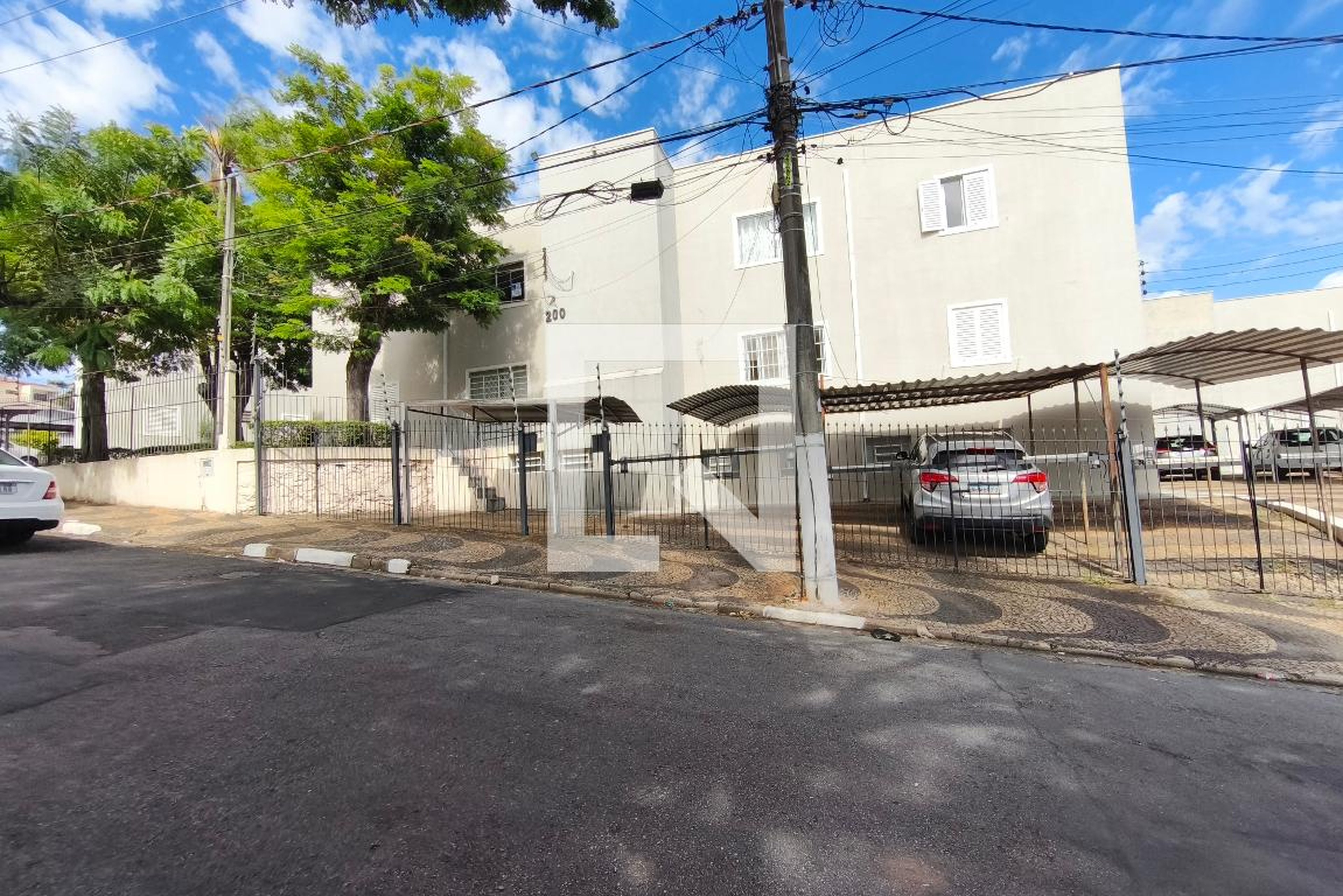 Fachada do Condomínio Condomínio Baronesa