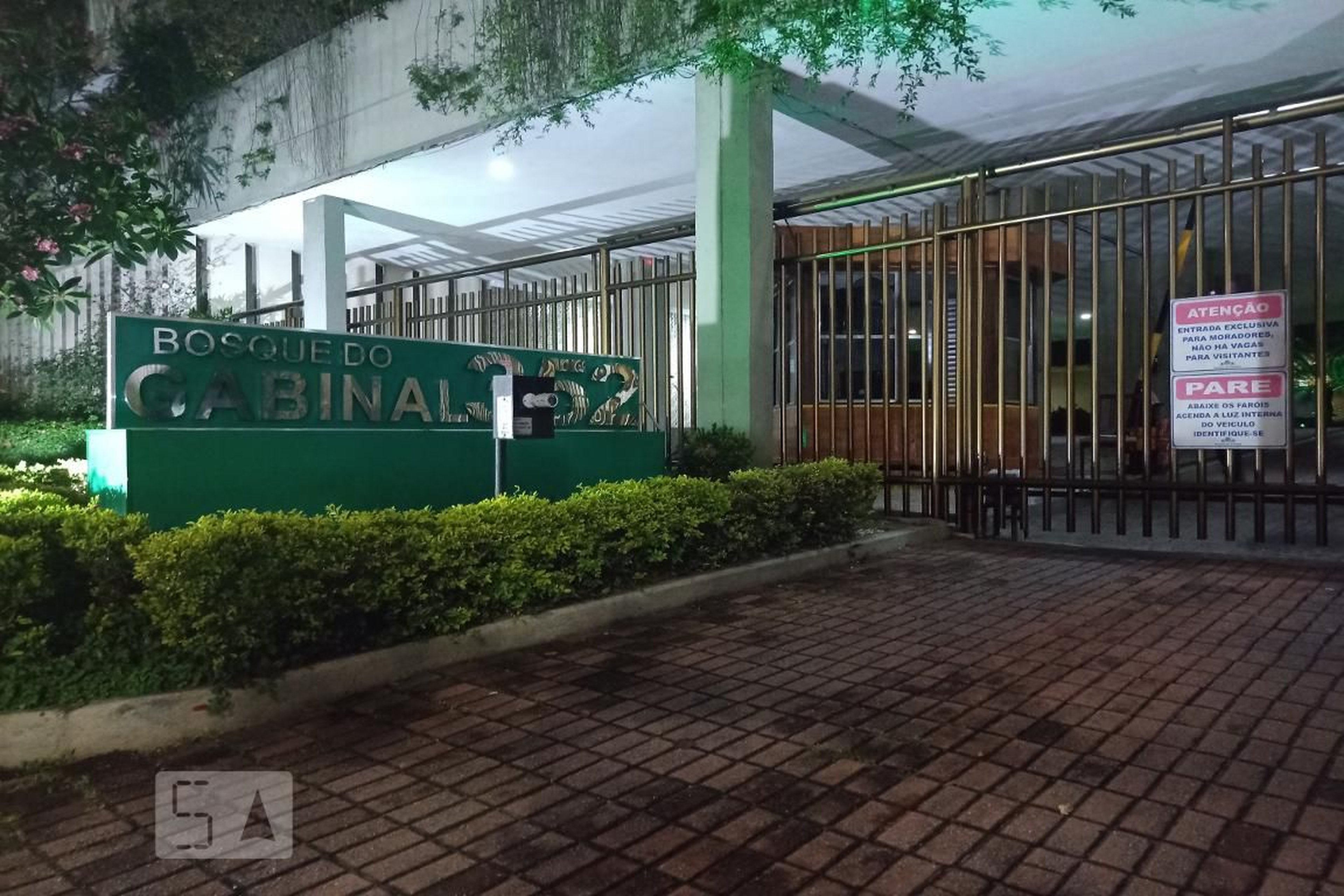 Fachada do Condomínio Condomínio Bosque do Gabinal