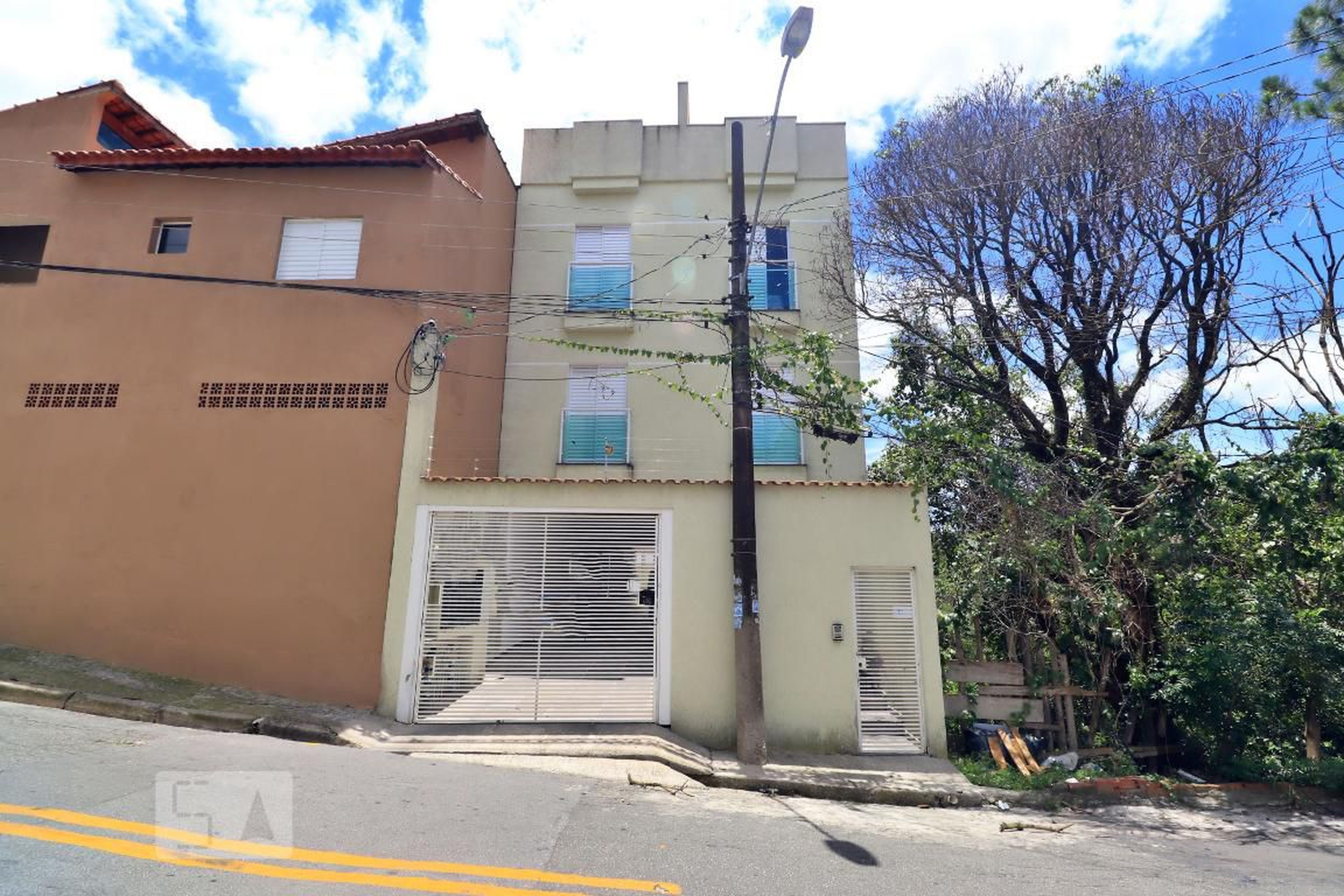 Fachada Condomínio em Rua Sedan, 490