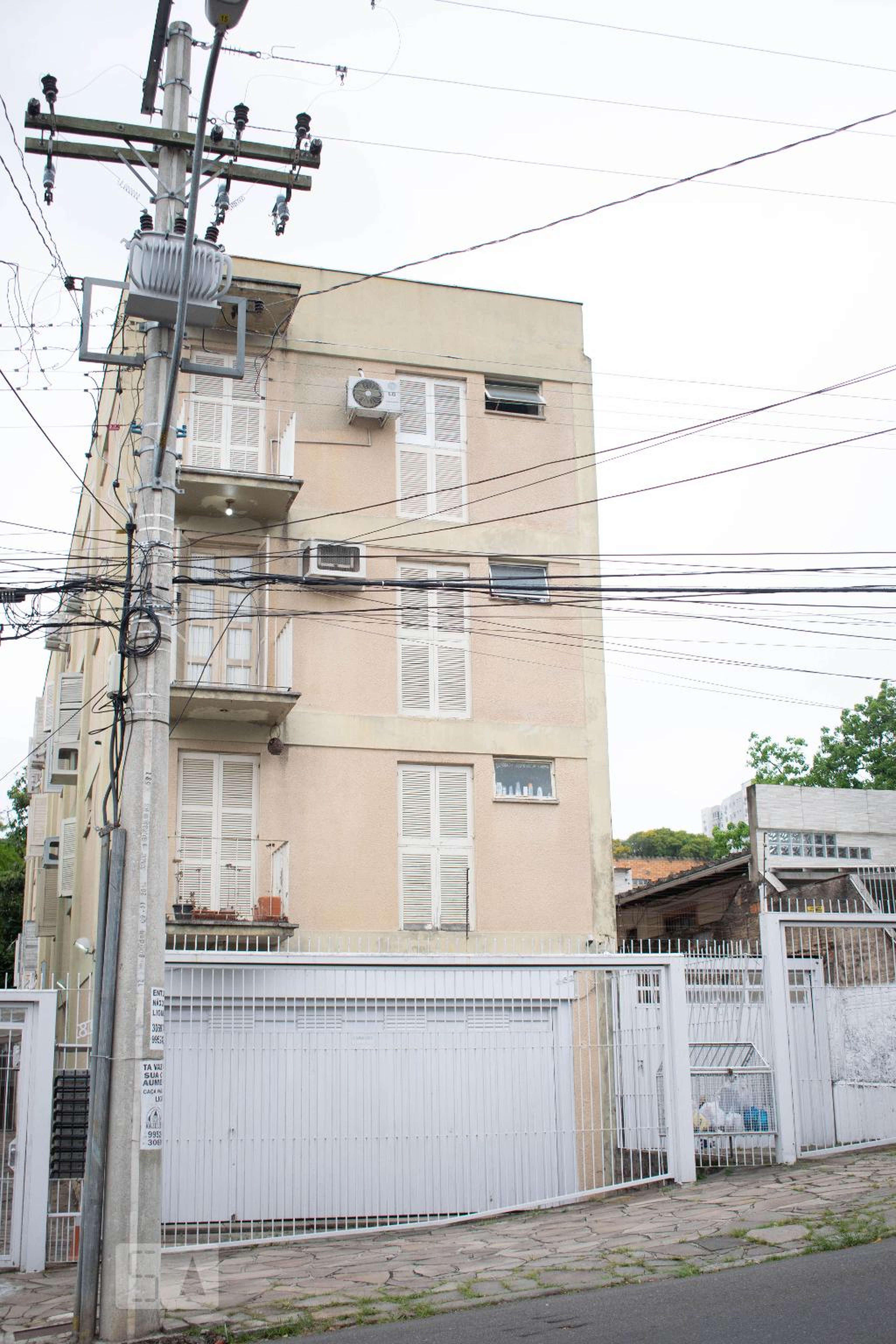 Fachada Condomínio em Rua Teixeira de Freitas, 860