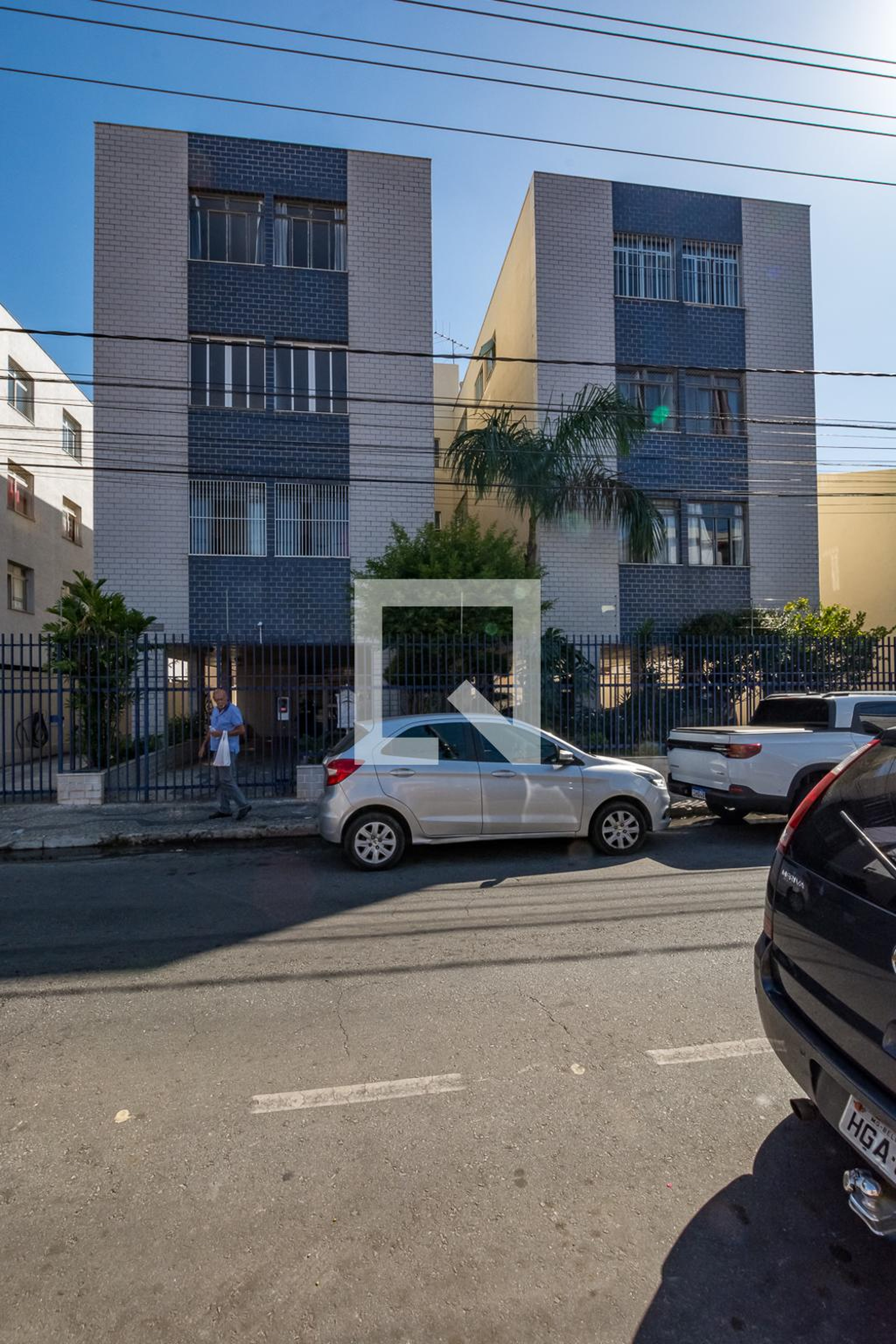 Fachada Condomínio em Rua Francisco Bicalho, 2031
