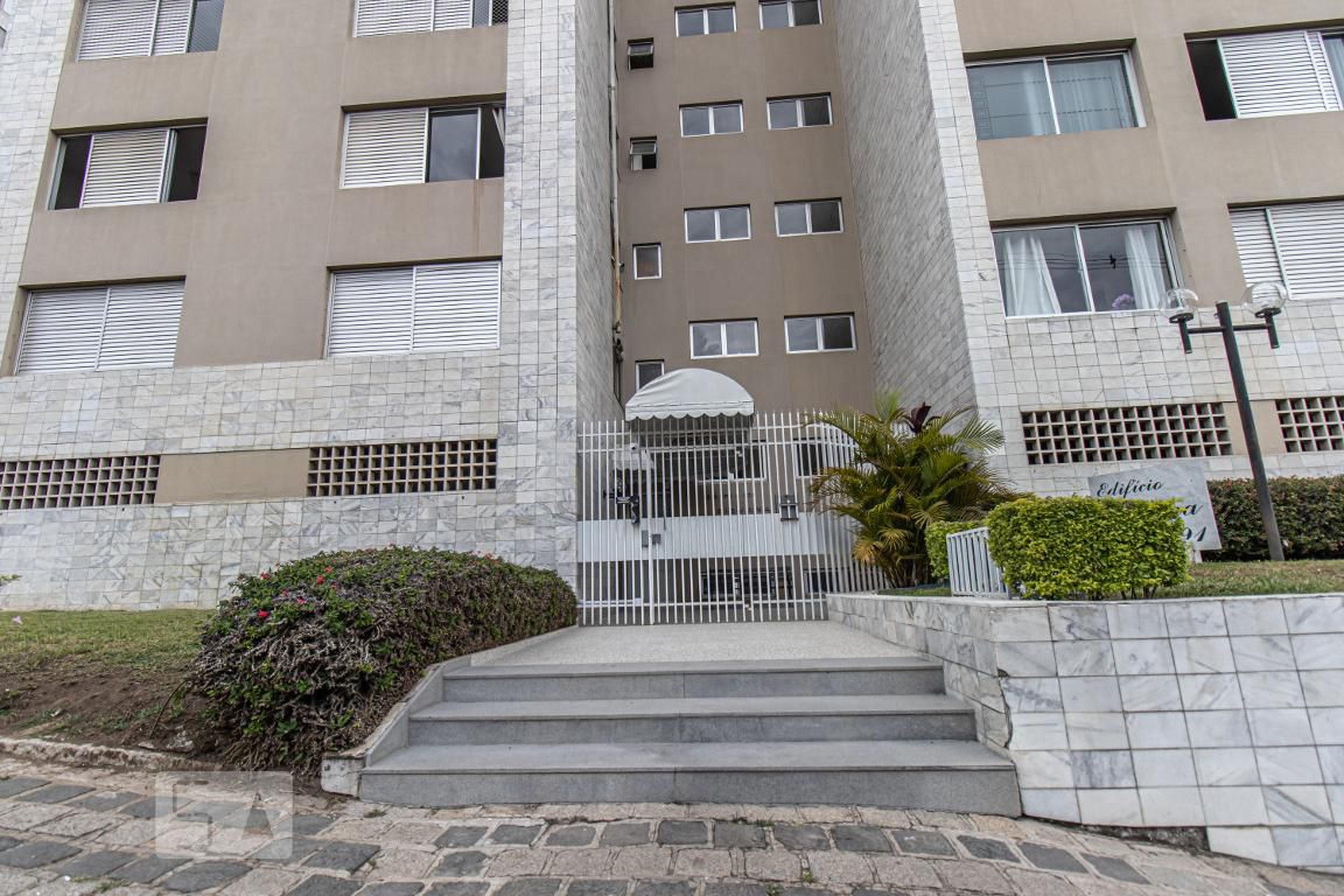 Fachada do Condomínio Condomínio em Avenida Visconde de Guarapuava, 1590