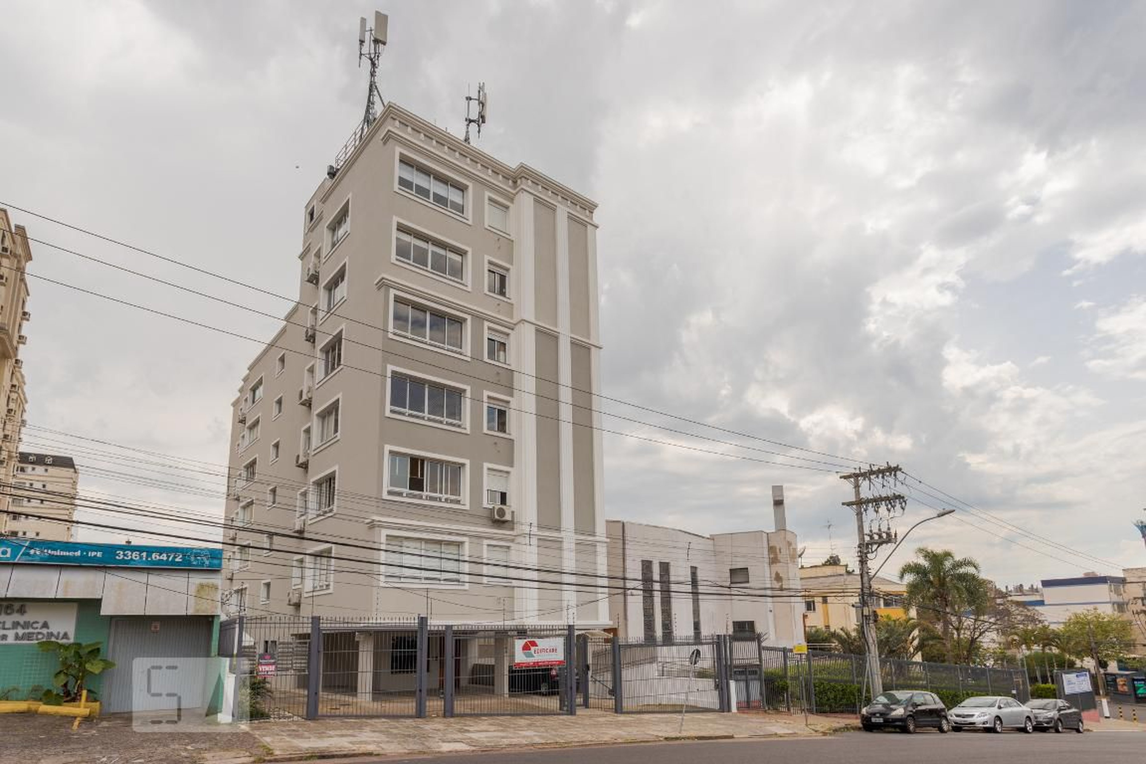 Fachada Condomínio em Rua Cipó, 380