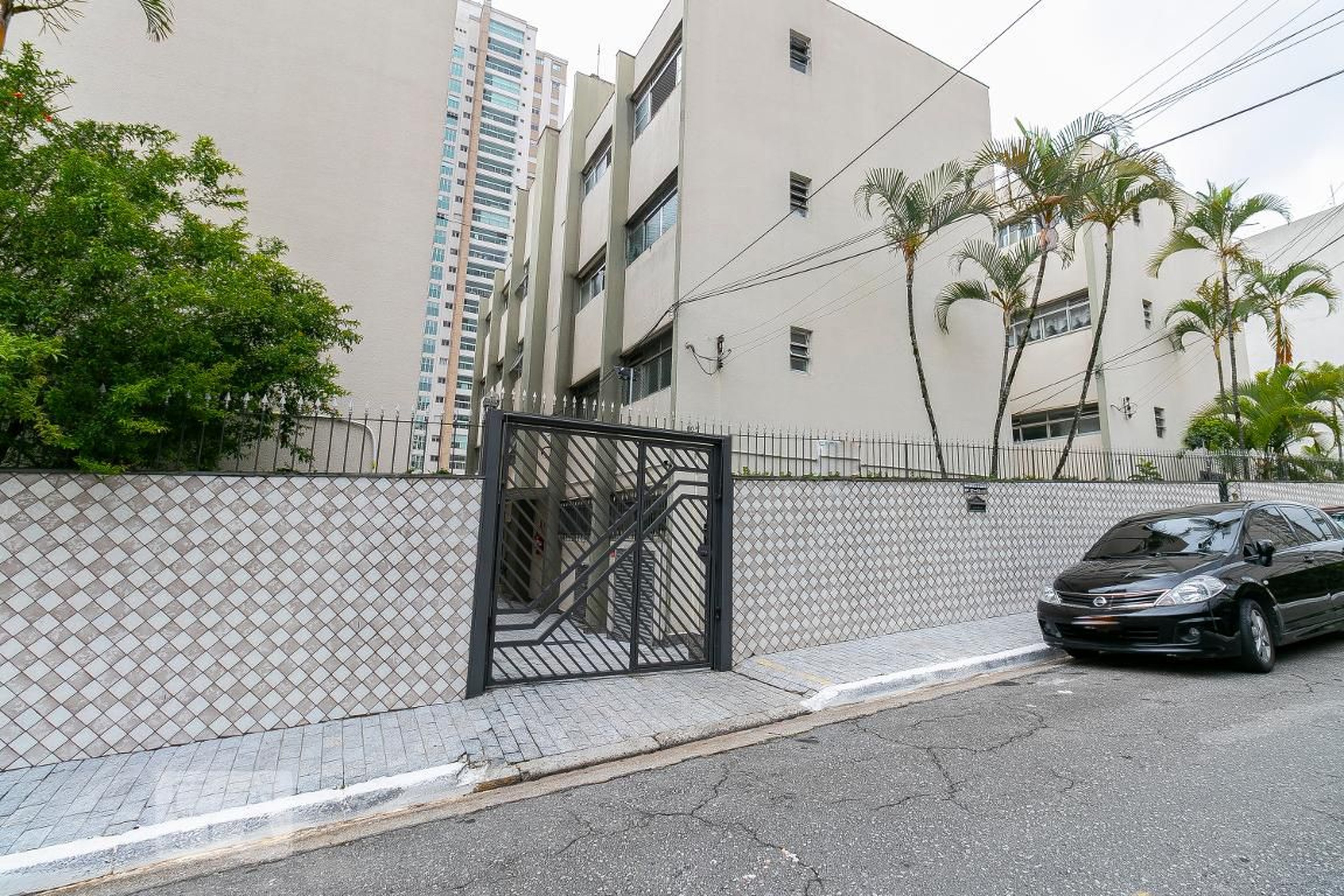 Fachada Condomínio em Rua Batista da Costa, 127