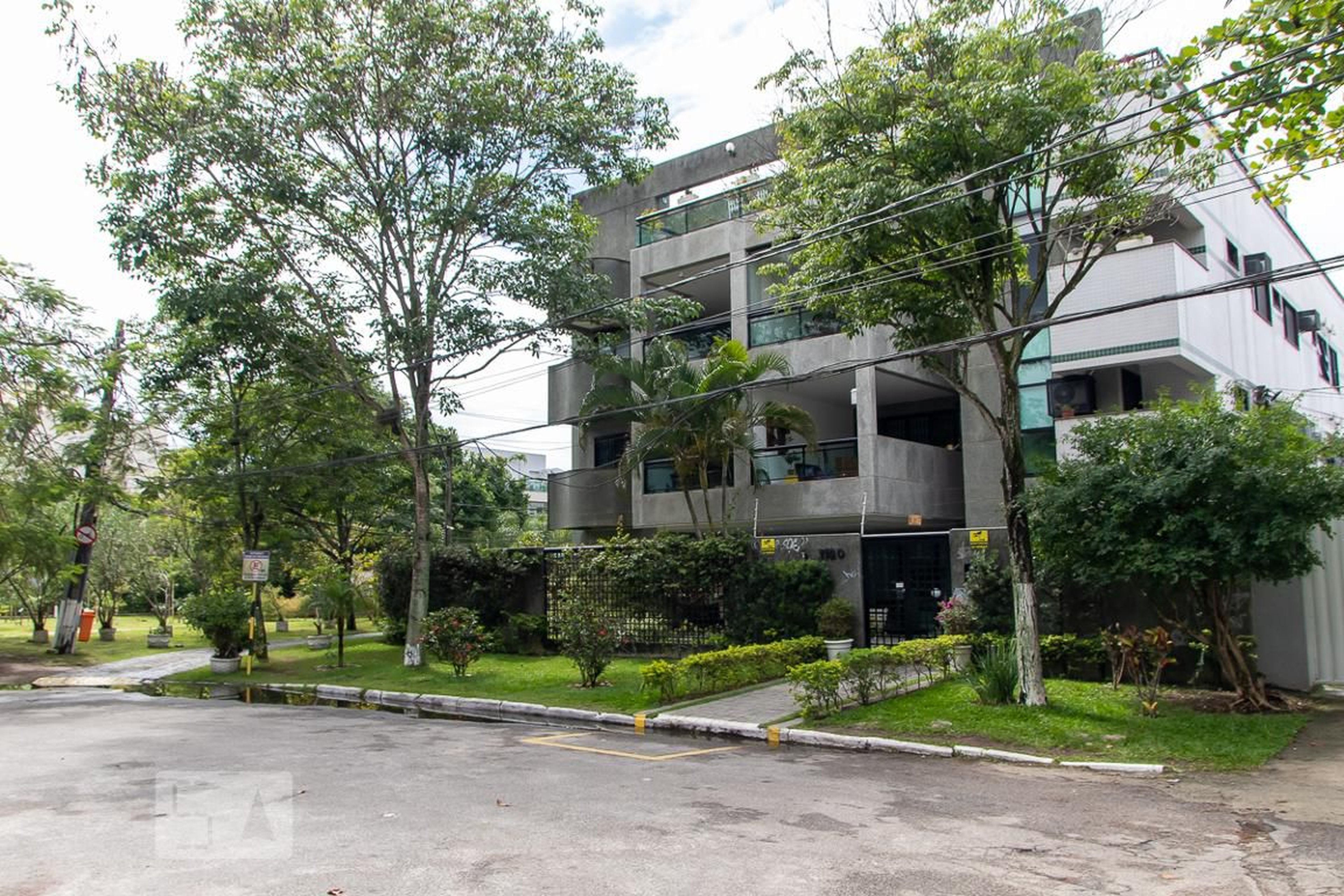 Fachada Condomínio em Rua Desembargador Paulo Alonso, 1120