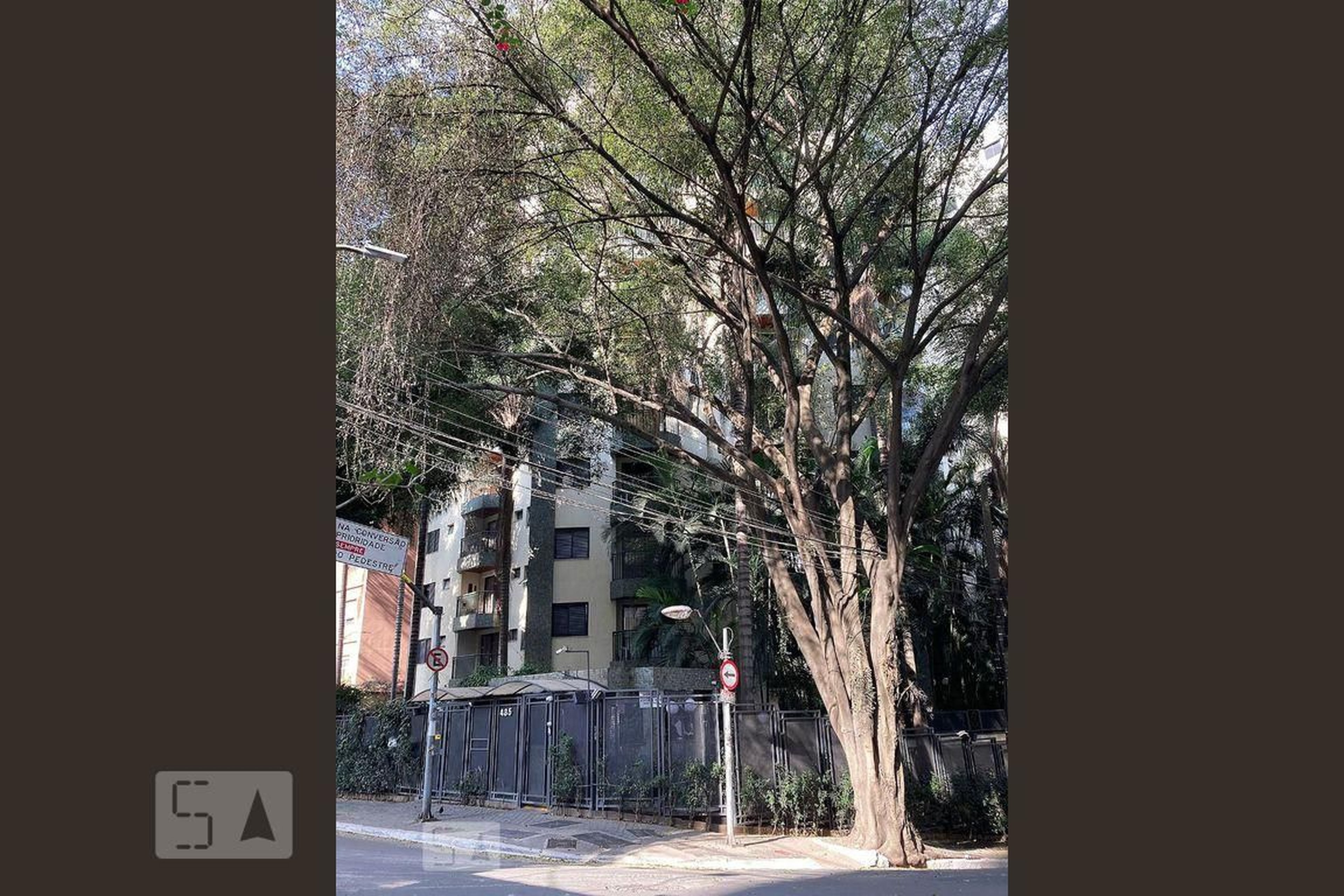 Fachada do Condomínio Edifício Princes