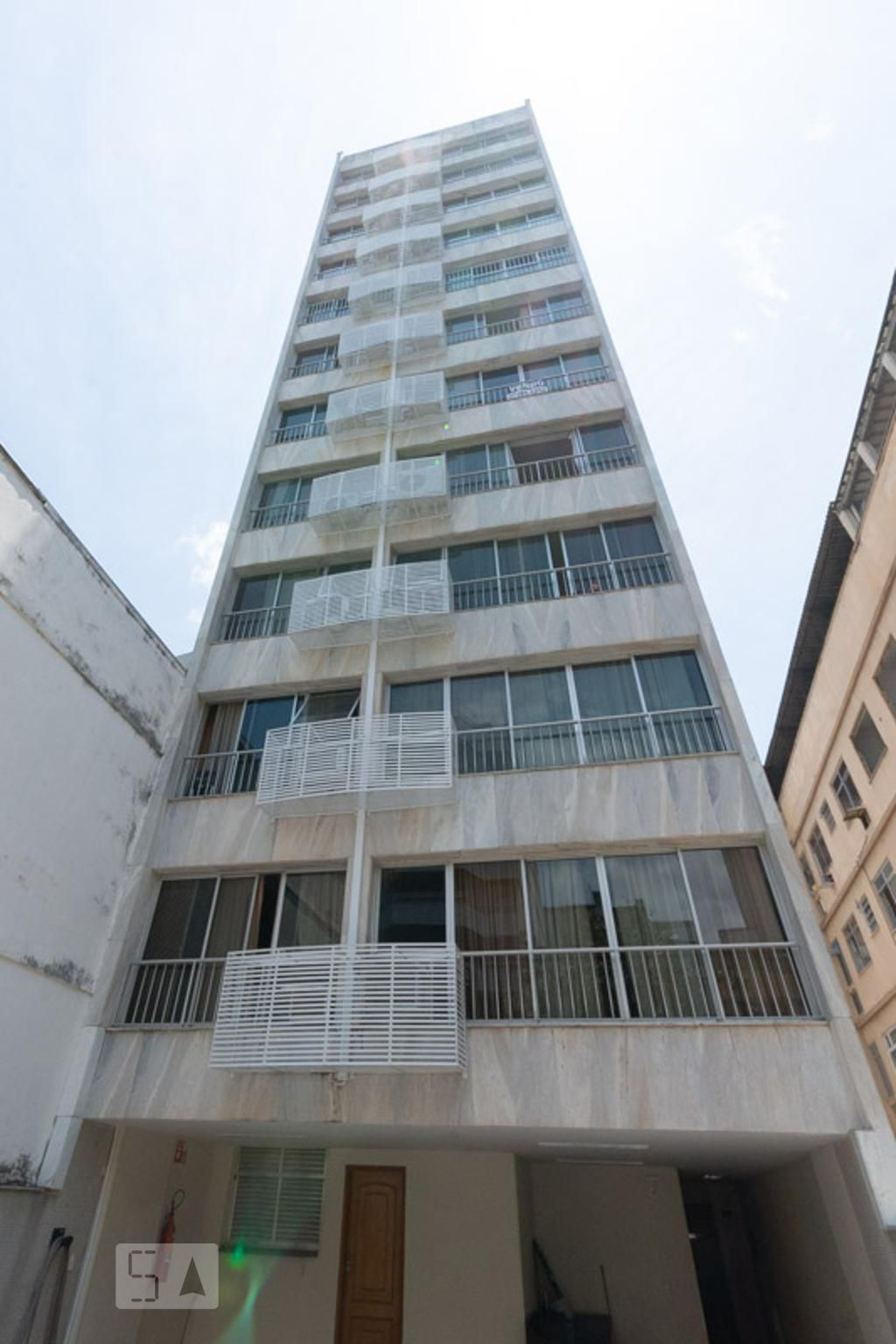 Fachada Condomínio em Rua Carlos Vasconcelos, 122