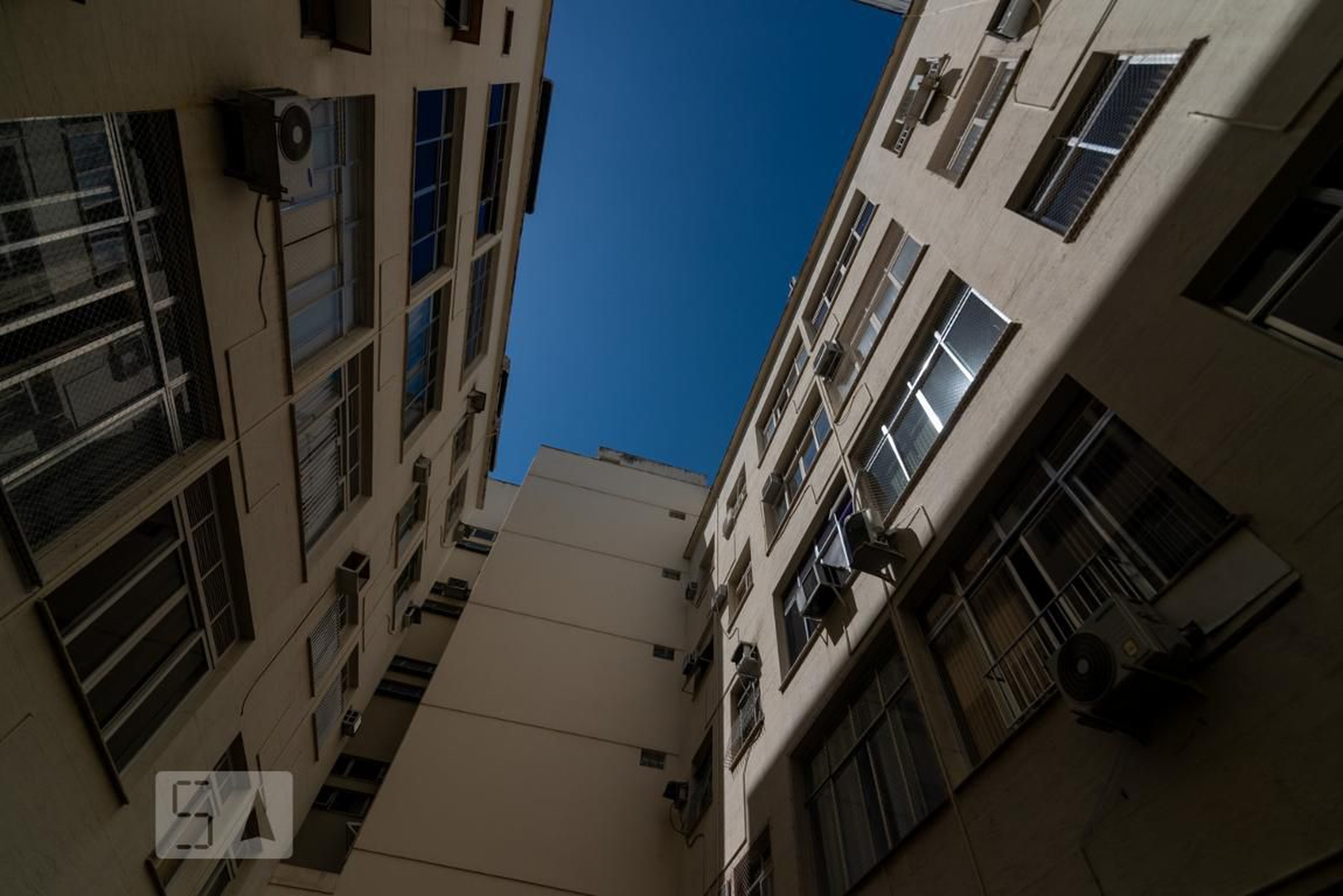 Fachada do Condomínio Edifício Mirian