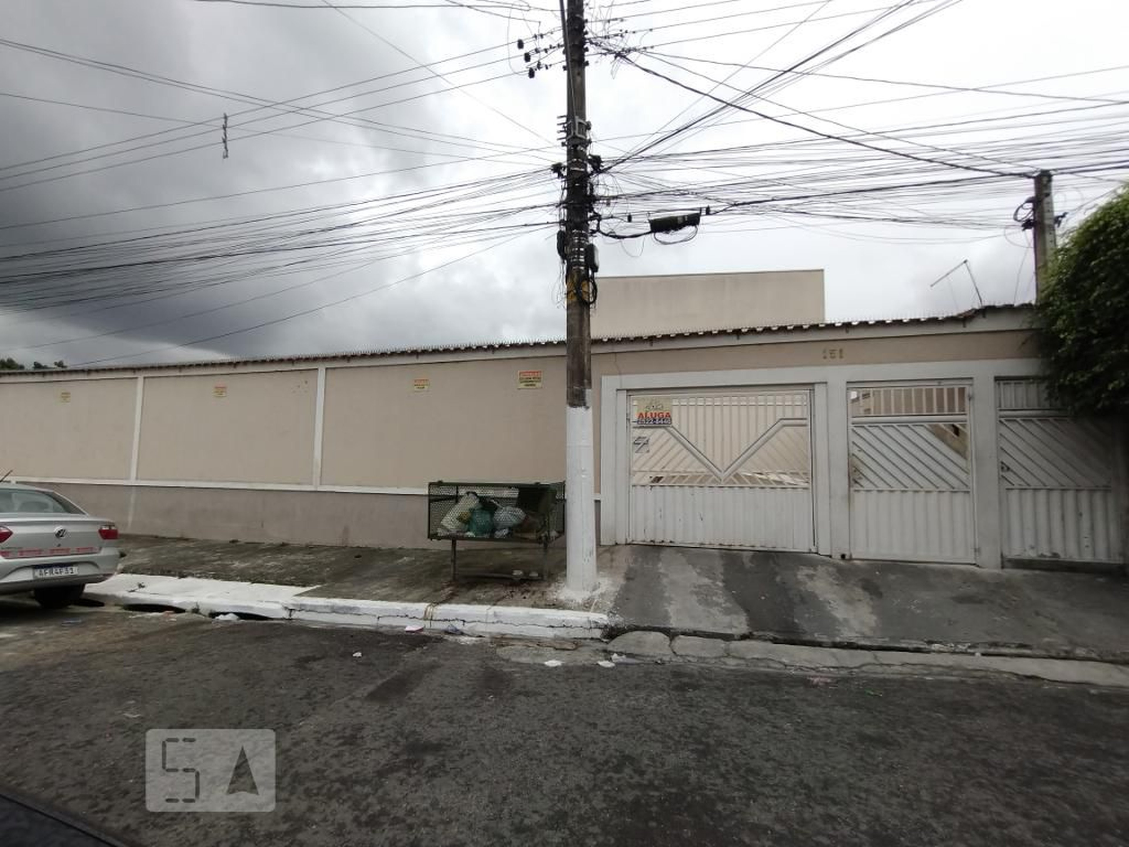 Fachada do Condomínio Condomínio em Rua Aldeia Maria, 151