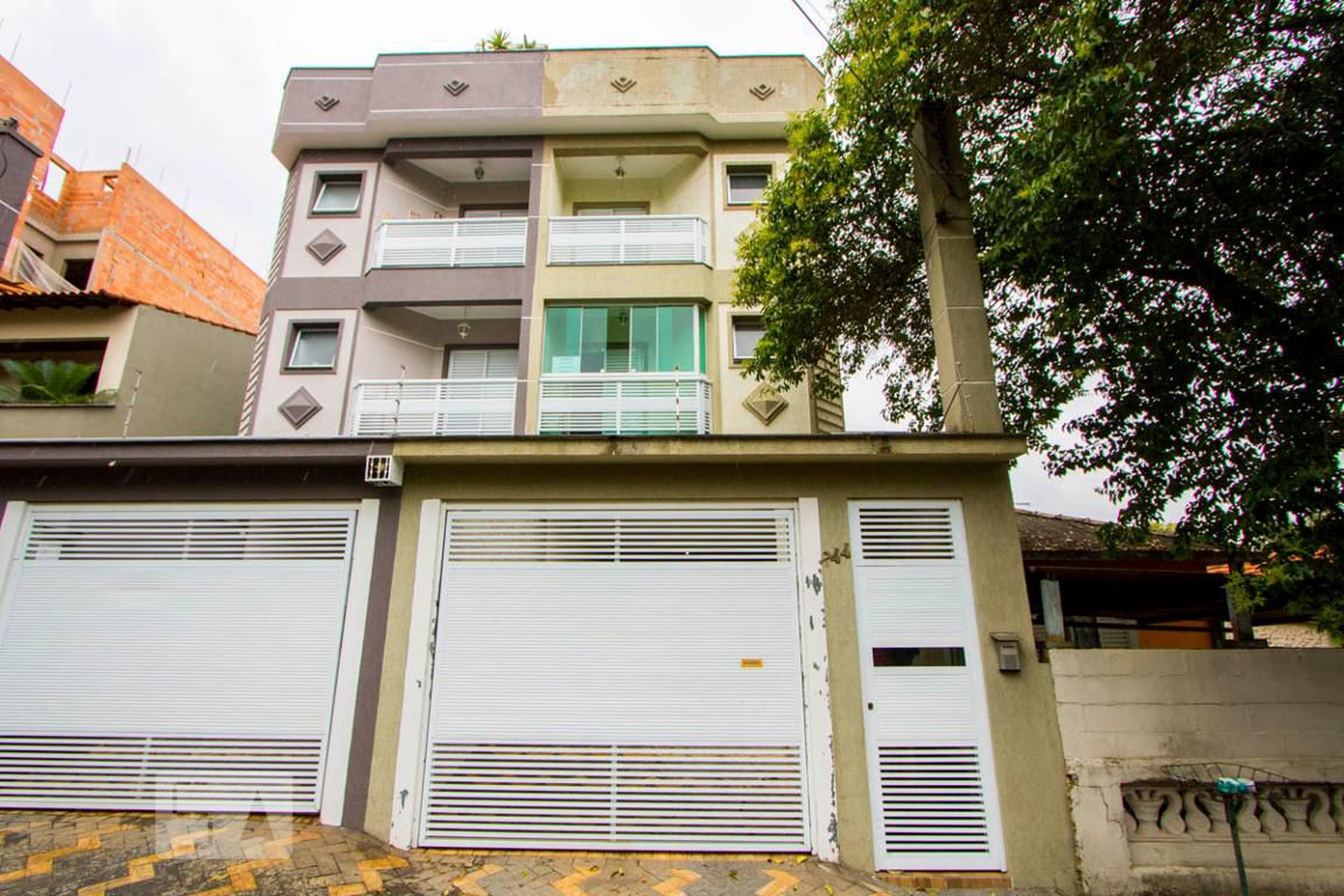 Fachada Condomínio em Rua Araci, 744