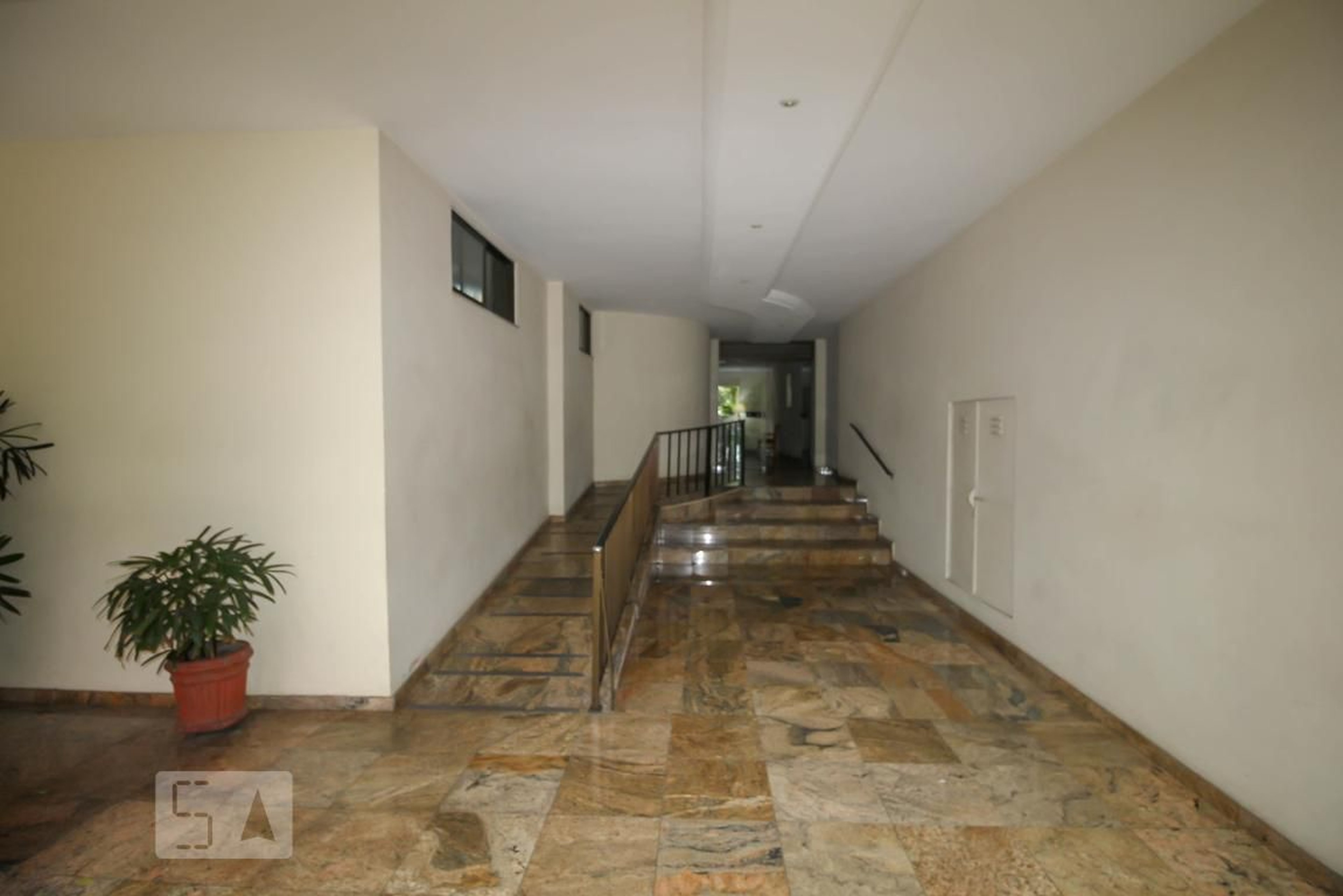 Entrada do Prédio - Bokor